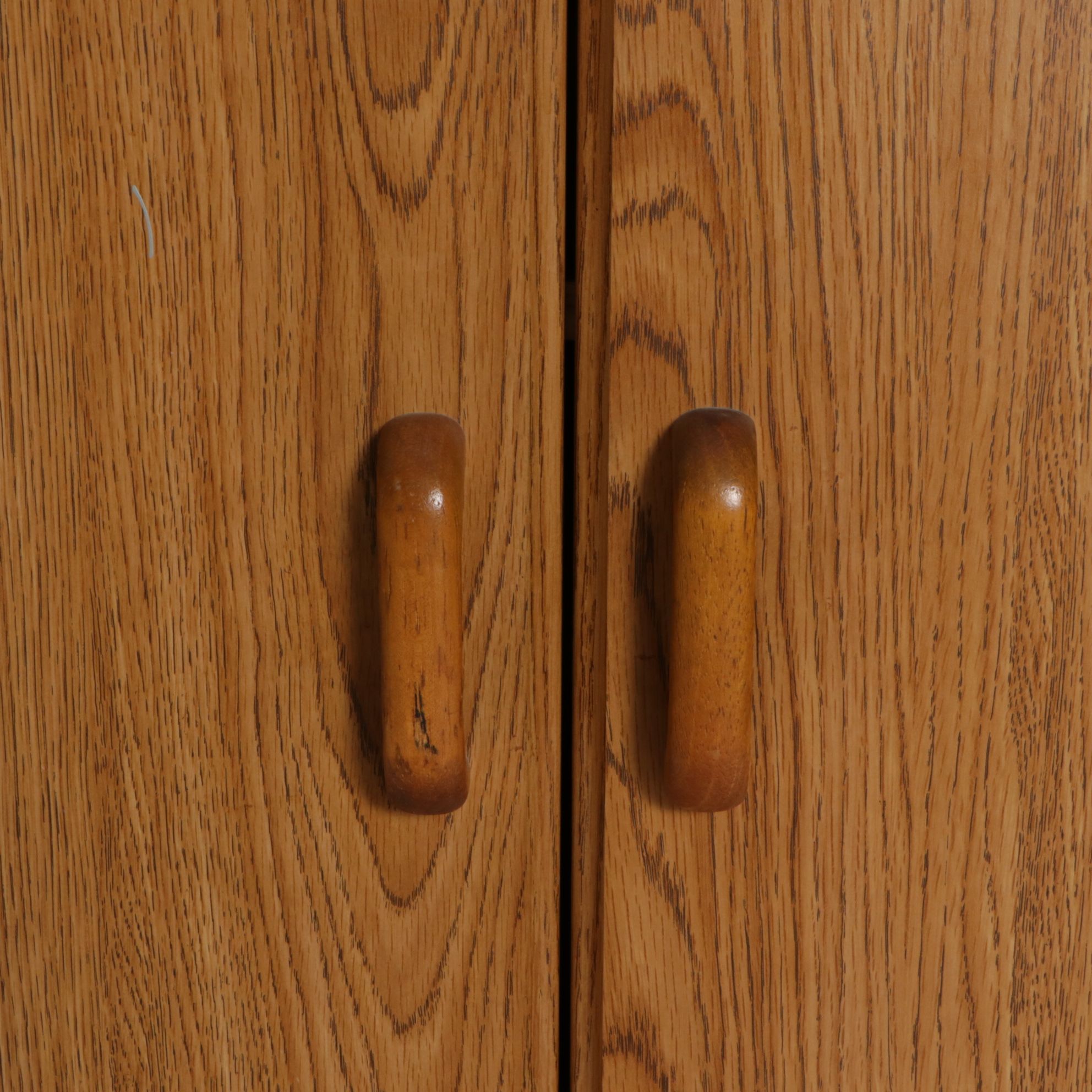 Oak Grain Finished Cabinet