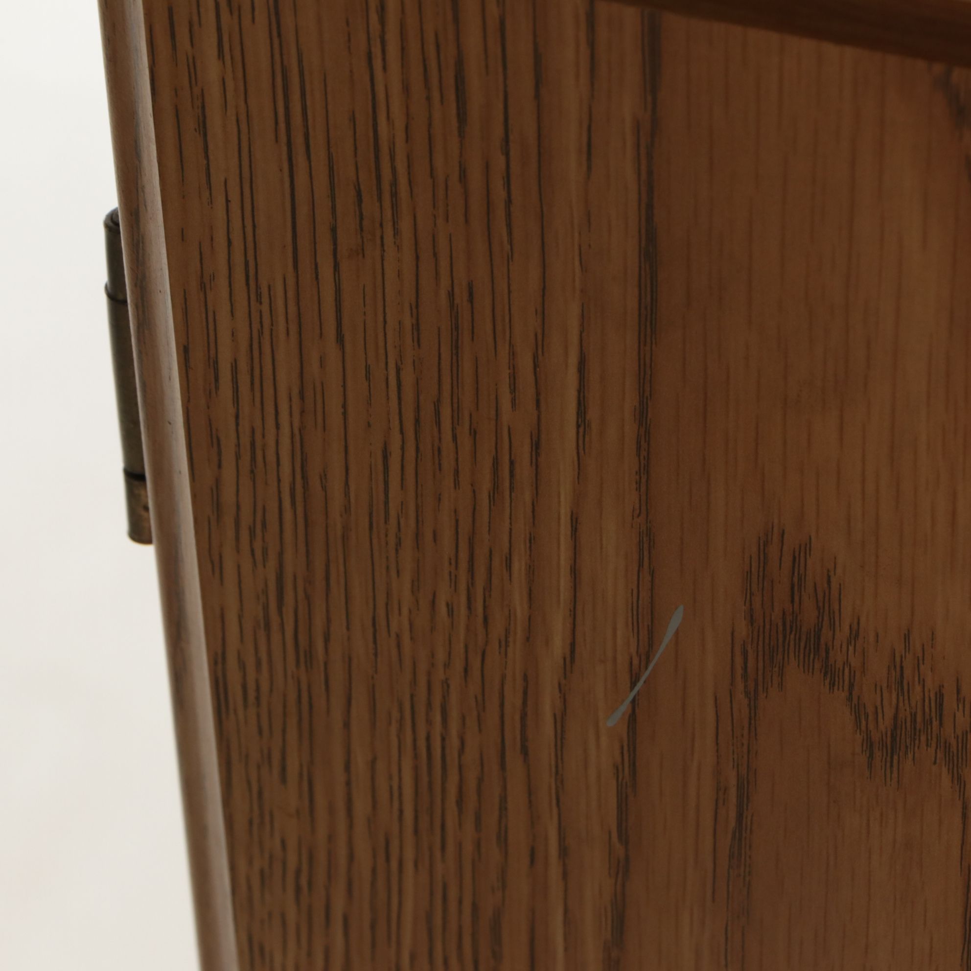 Oak Grain Finished Cabinet