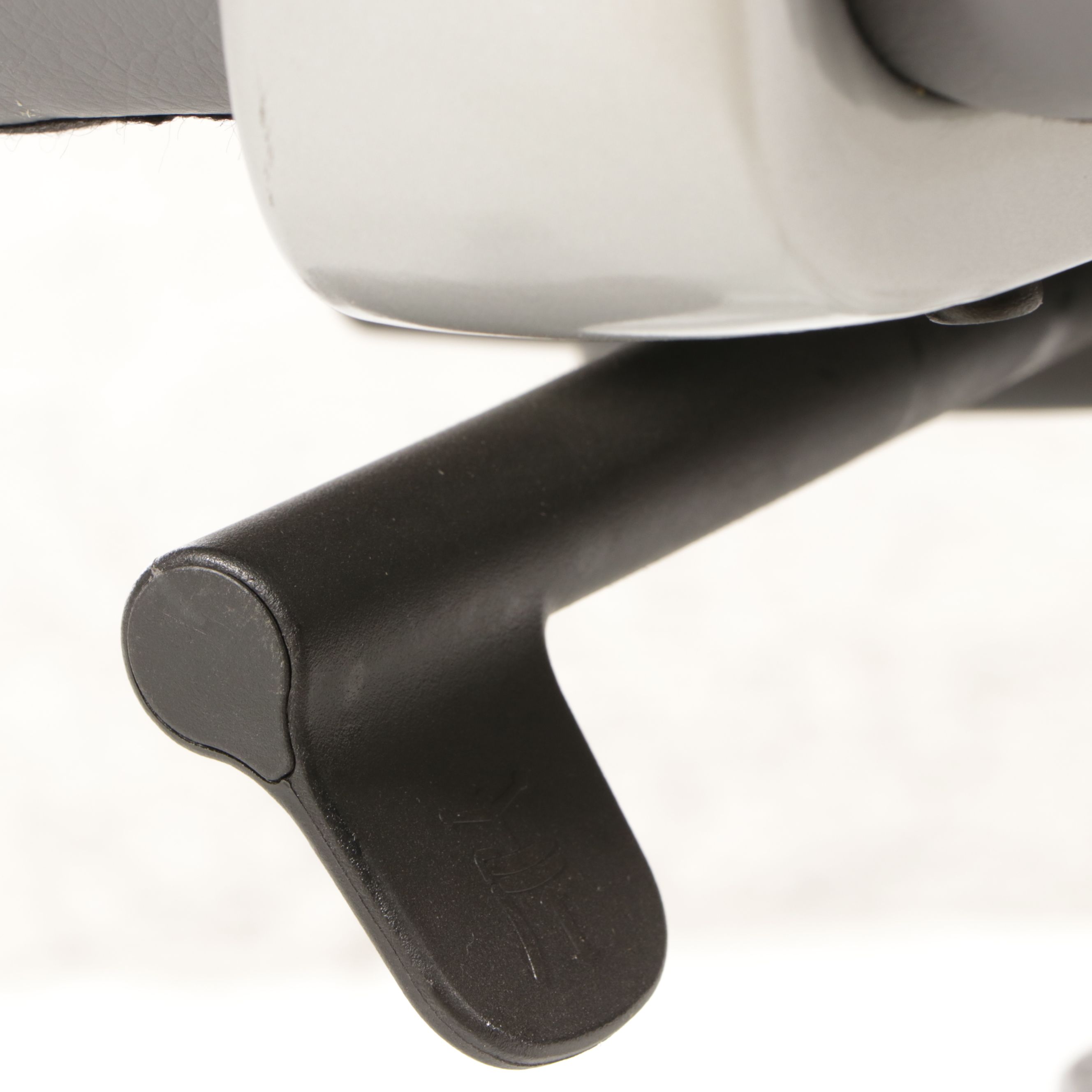 Beautyrest Contemporary Modern Faux Leather Office Chair