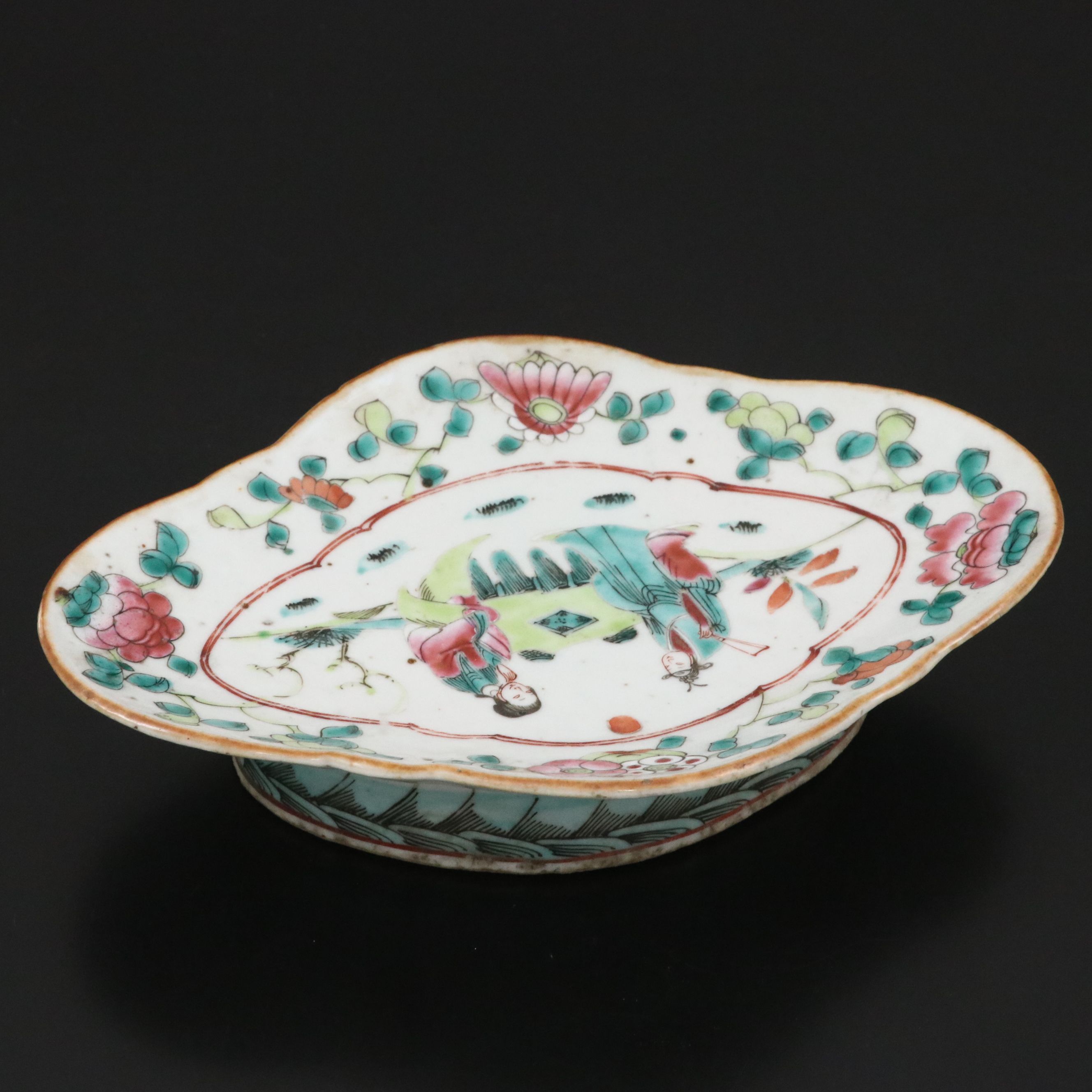 Chinese Famille Rose Porcelain Footed Dish