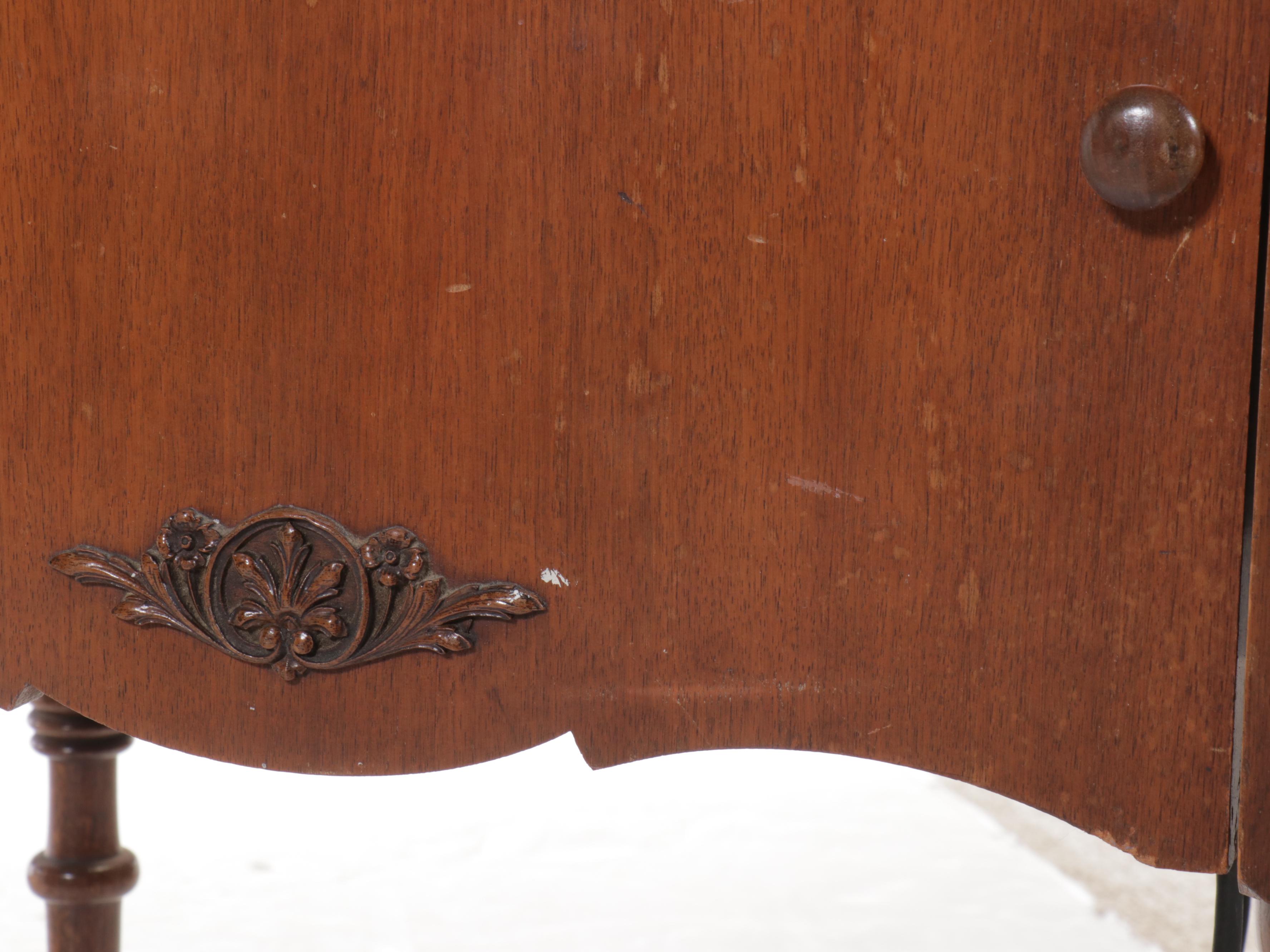 Singer Sewing Machine in Walnut Sewing Table