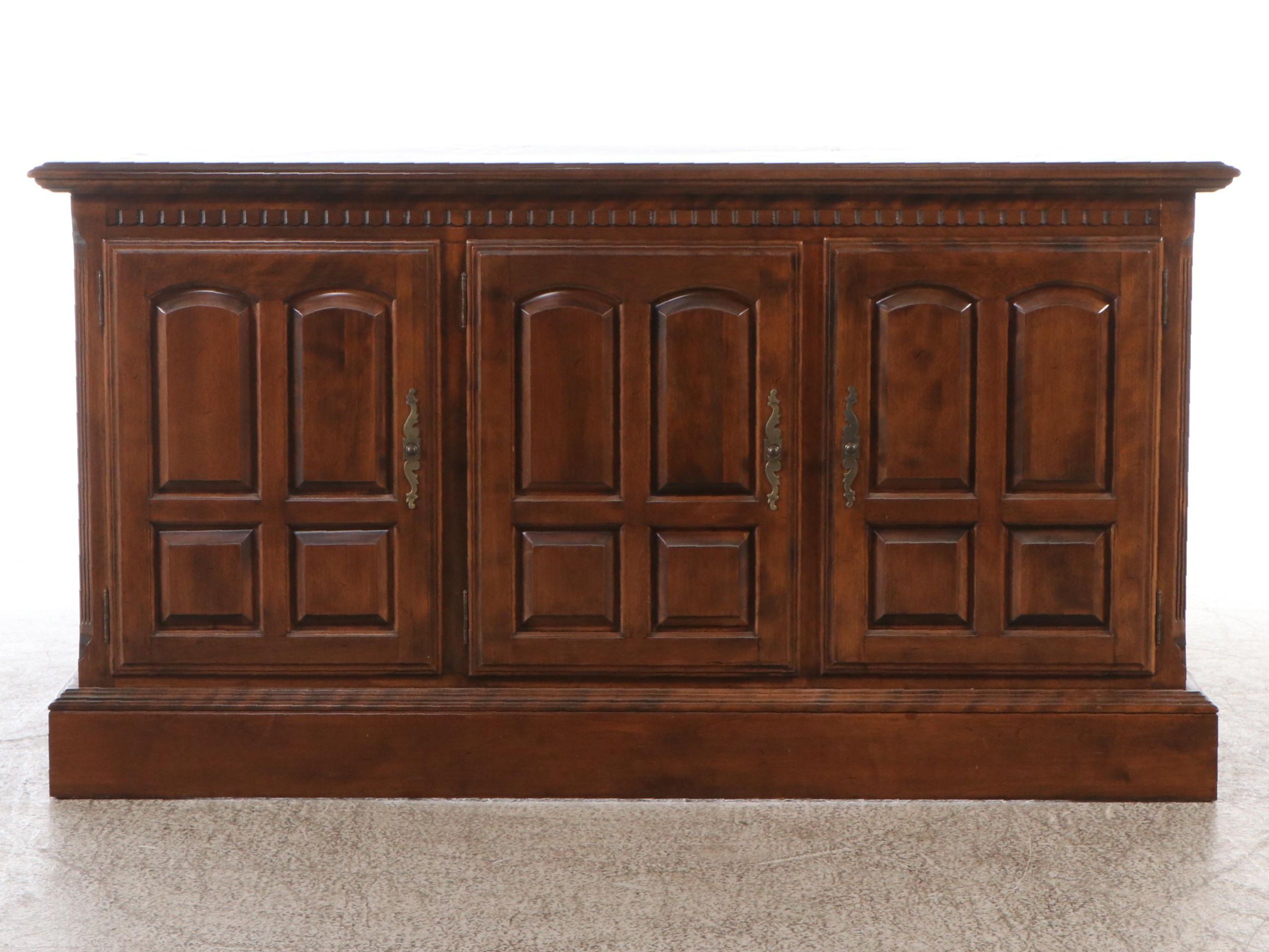 Ethan Allen Federal Style Mahogany China Cabinet