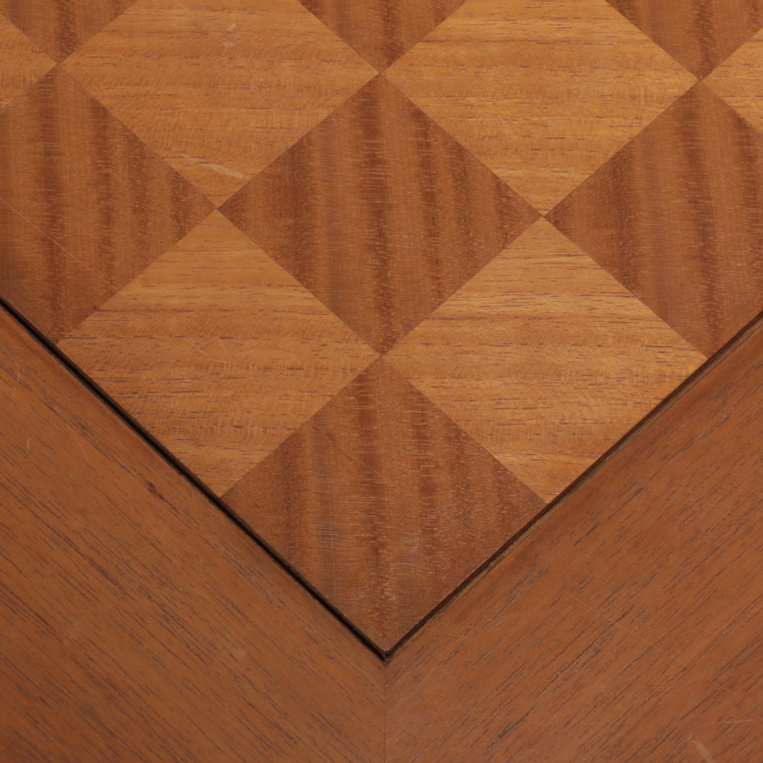 Ricardo Lynn & Co. Chinese Wooden Checkerboard Games Table with Chess Pieces