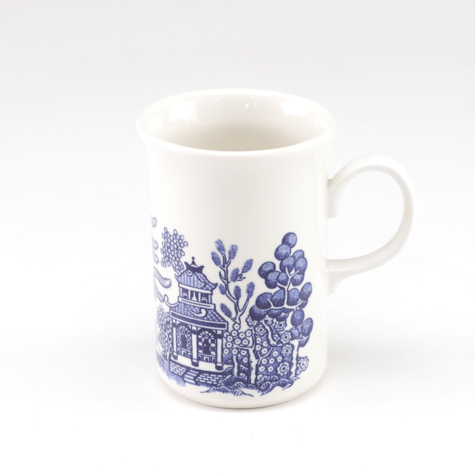 Churchill "Blue Willow" Set of Dinnerware with Soup Tureen and Serving Platters