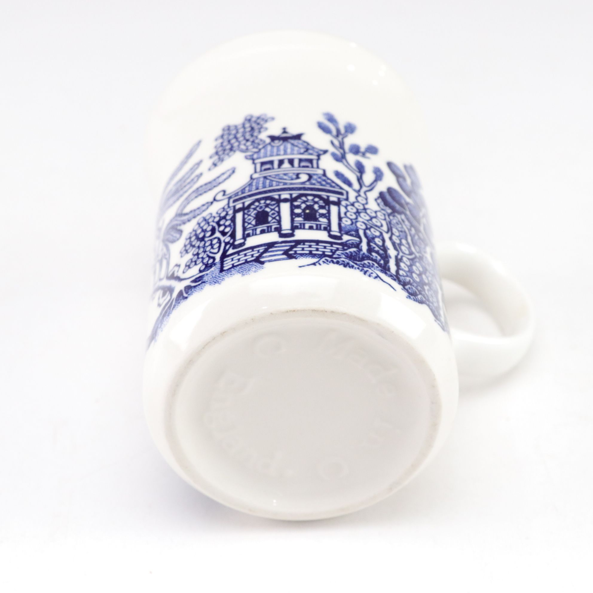 Churchill "Blue Willow" Set of Dinnerware with Soup Tureen and Serving Platters