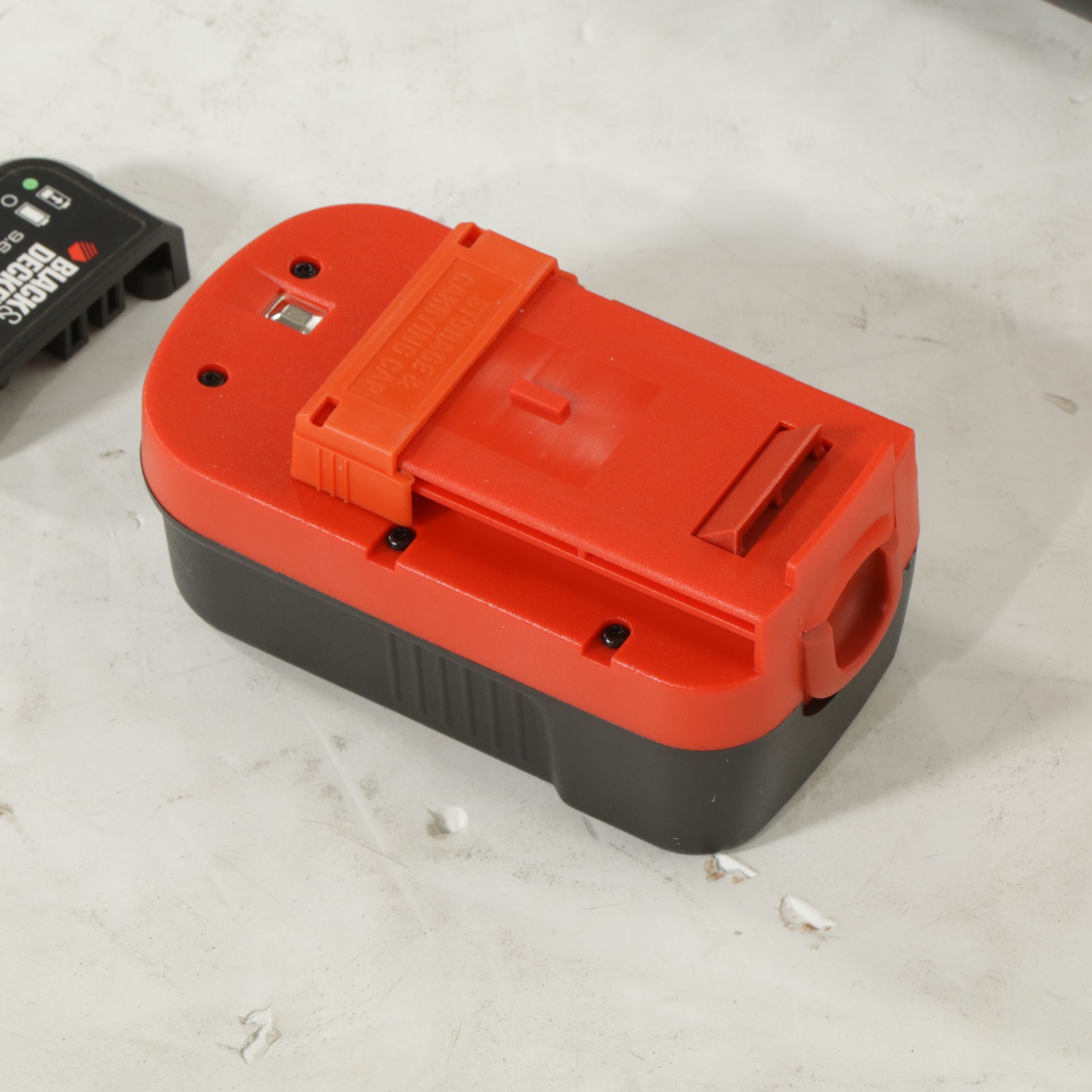 Black & Decker 18V Cordless Leaf Blower with Extra Battery and Charger