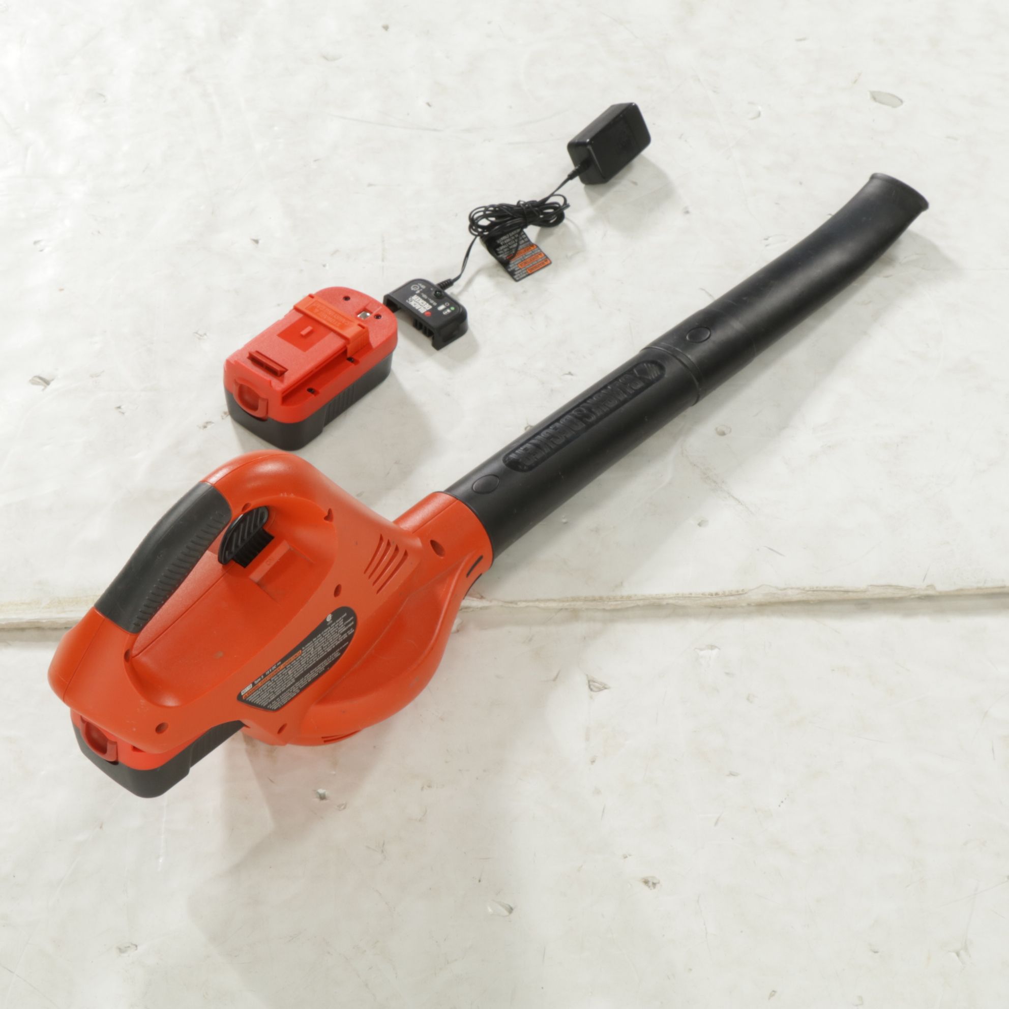 Black & Decker 18V Cordless Leaf Blower with Extra Battery and Charger