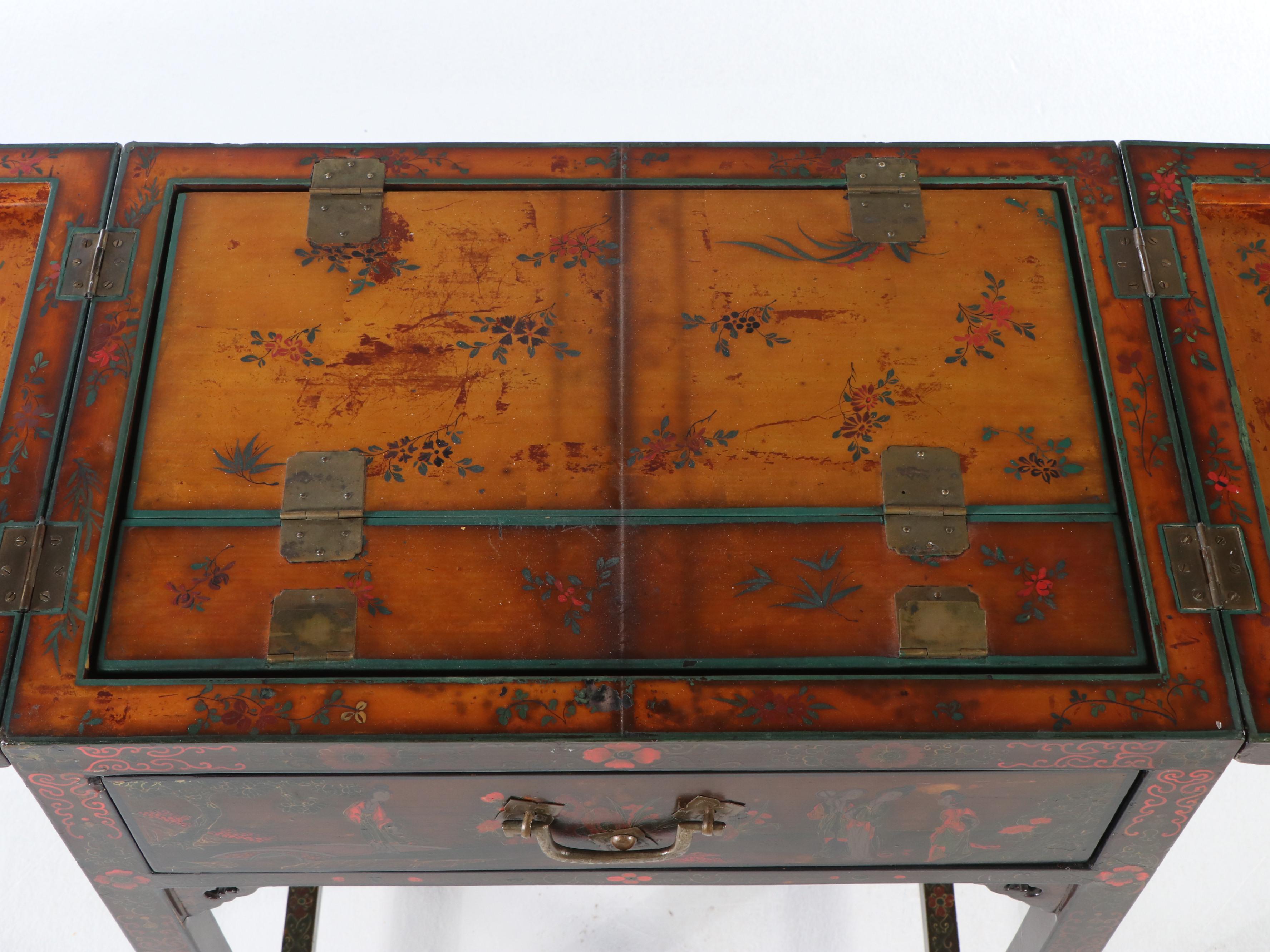 Chinese Hand-Painted Lacquerware Lift-Top Vanity, Late 19th / Early 20th Century