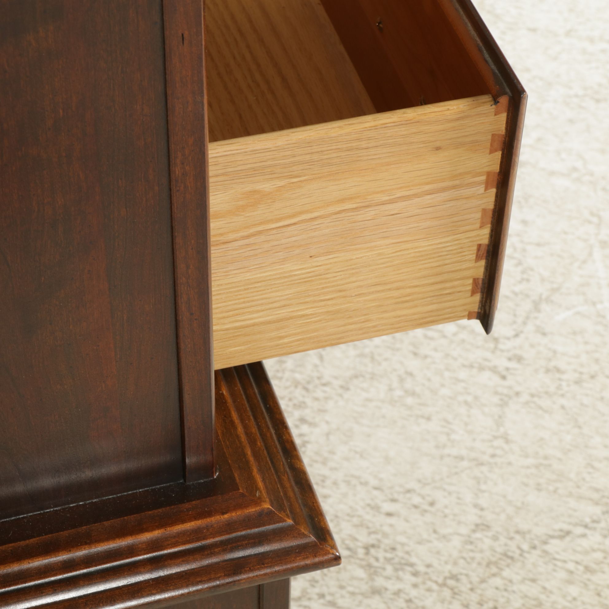 Federal Style Cherry Chest of Drawers, Late 20th Century