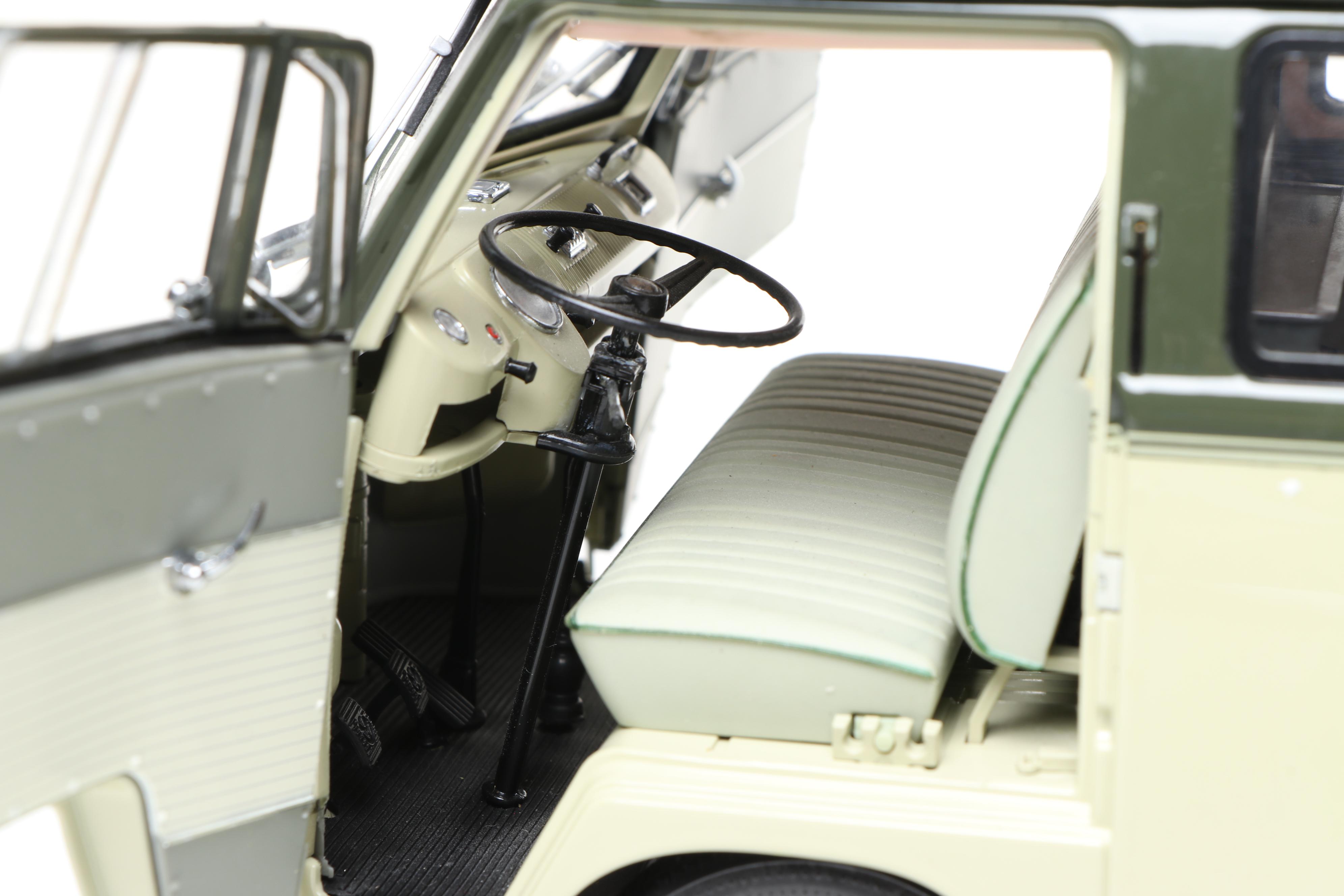 Sun Star Limited Edition 1957 Volkswagen Standard Bus