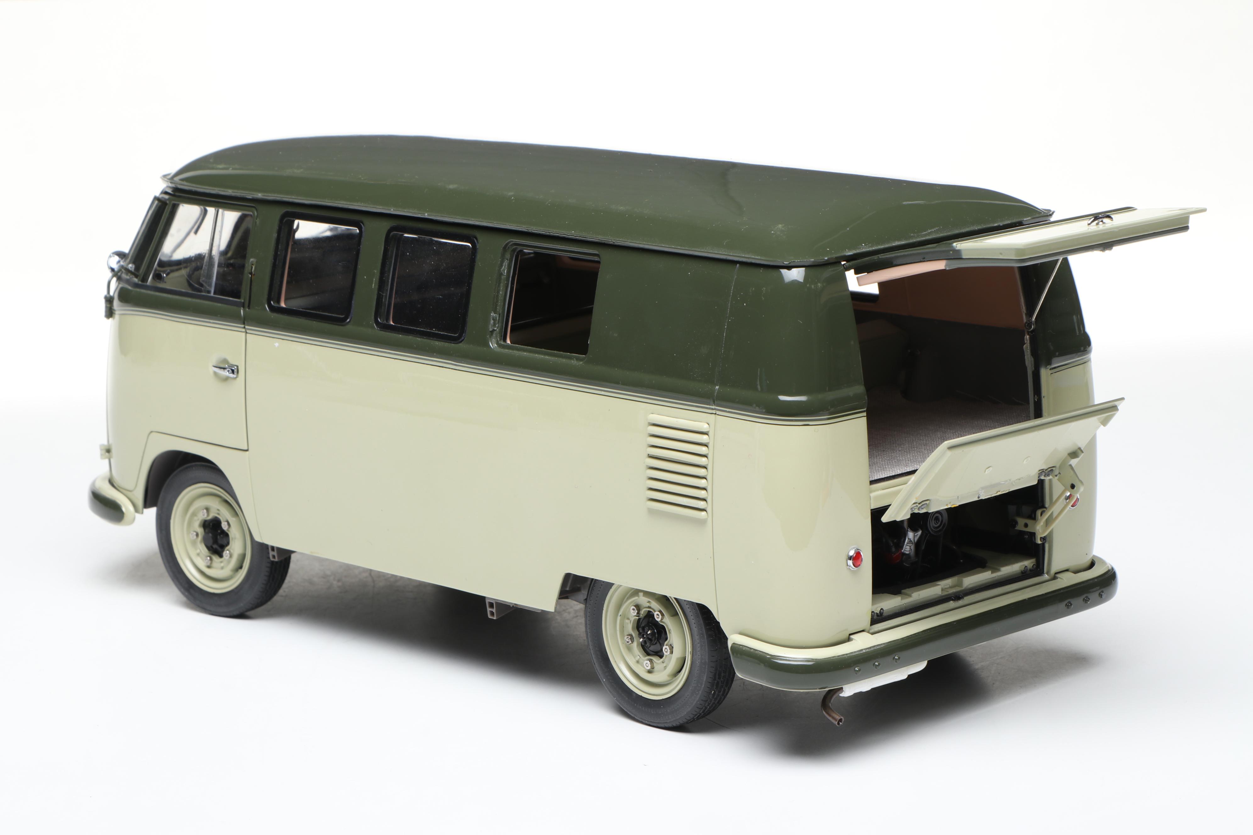 Sun Star Limited Edition 1957 Volkswagen Standard Bus