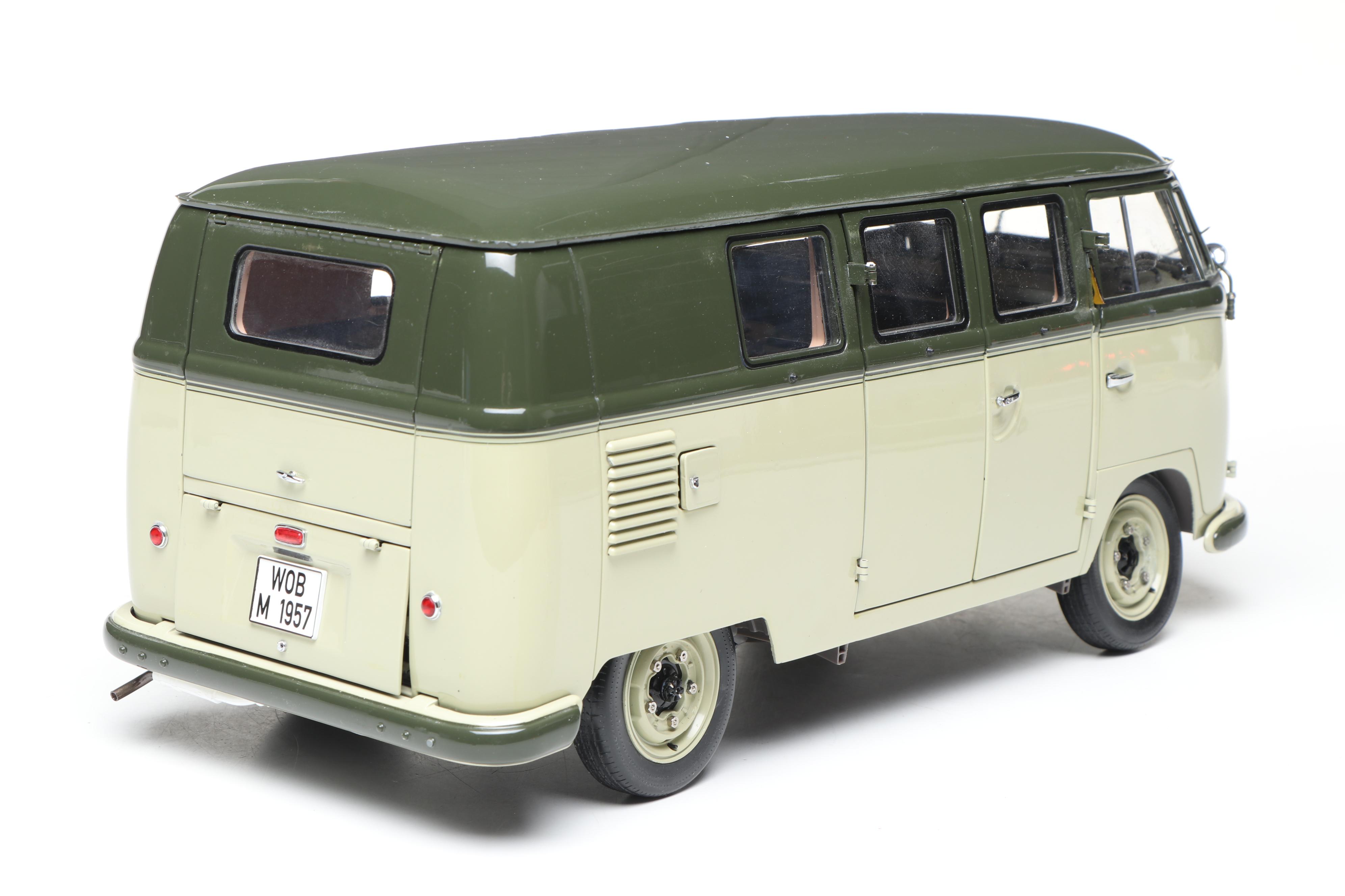 Sun Star Limited Edition 1957 Volkswagen Standard Bus