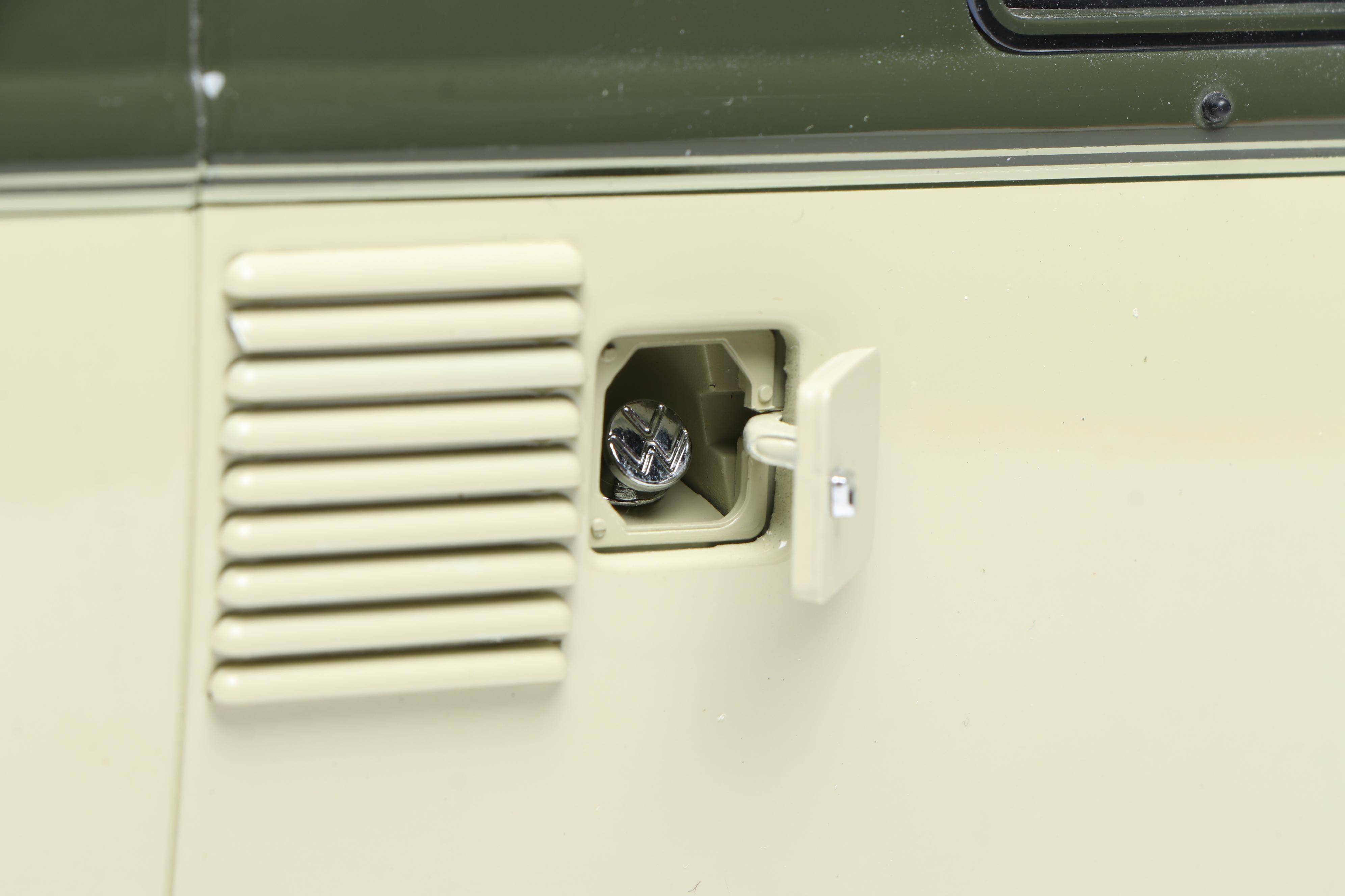 Sun Star Limited Edition 1957 Volkswagen Standard Bus