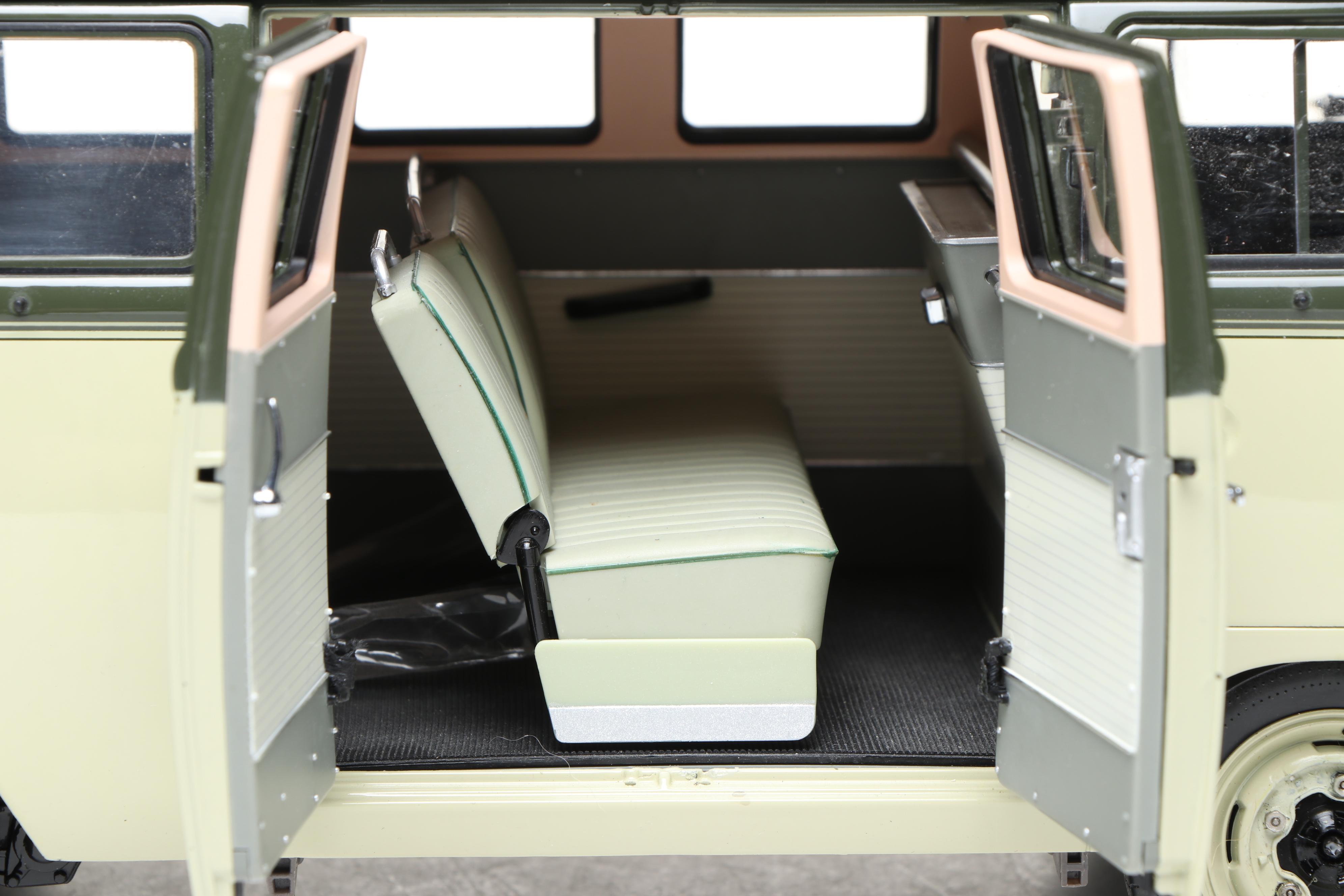 Sun Star Limited Edition 1957 Volkswagen Standard Bus