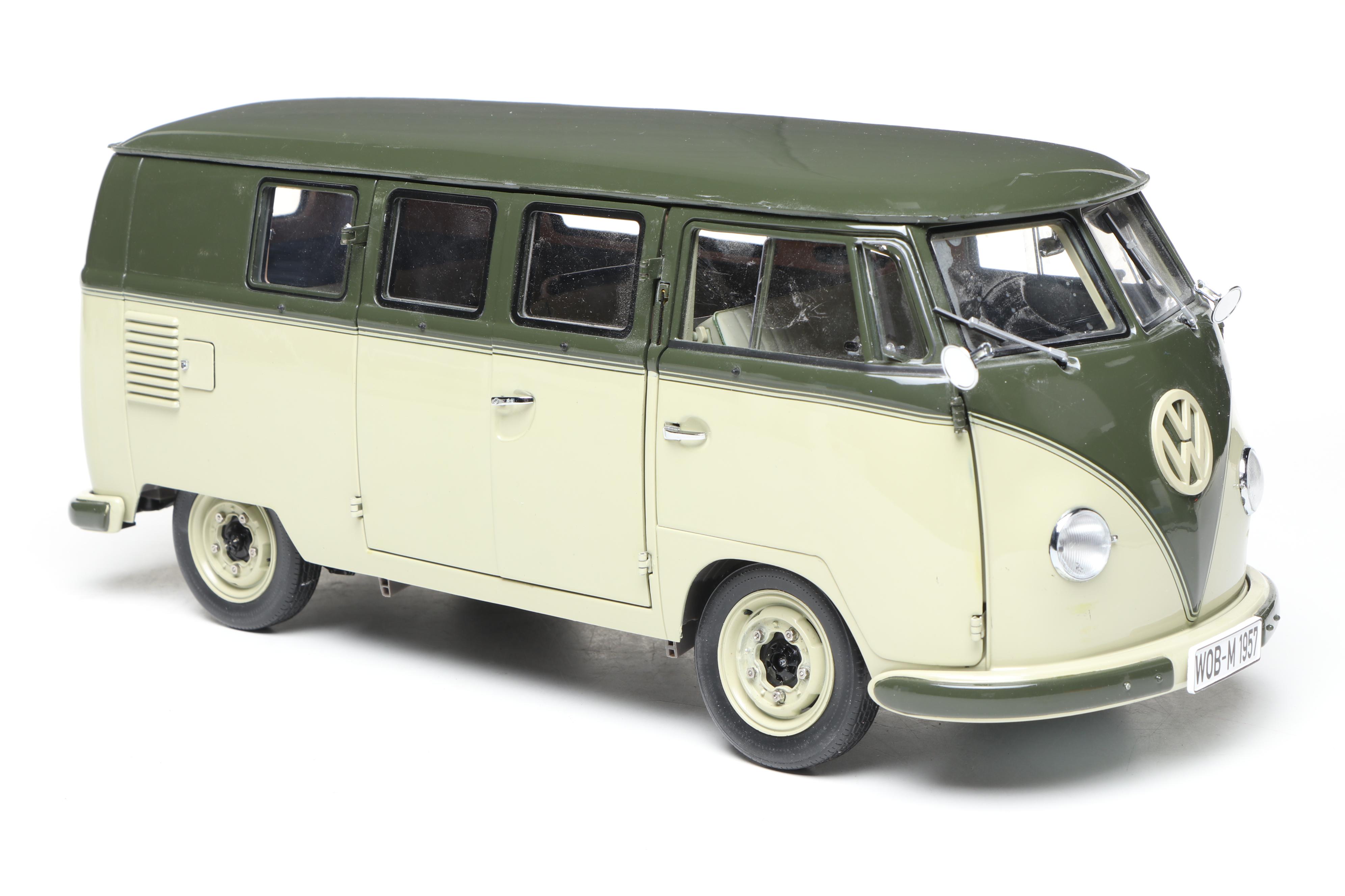 Sun Star Limited Edition 1957 Volkswagen Standard Bus