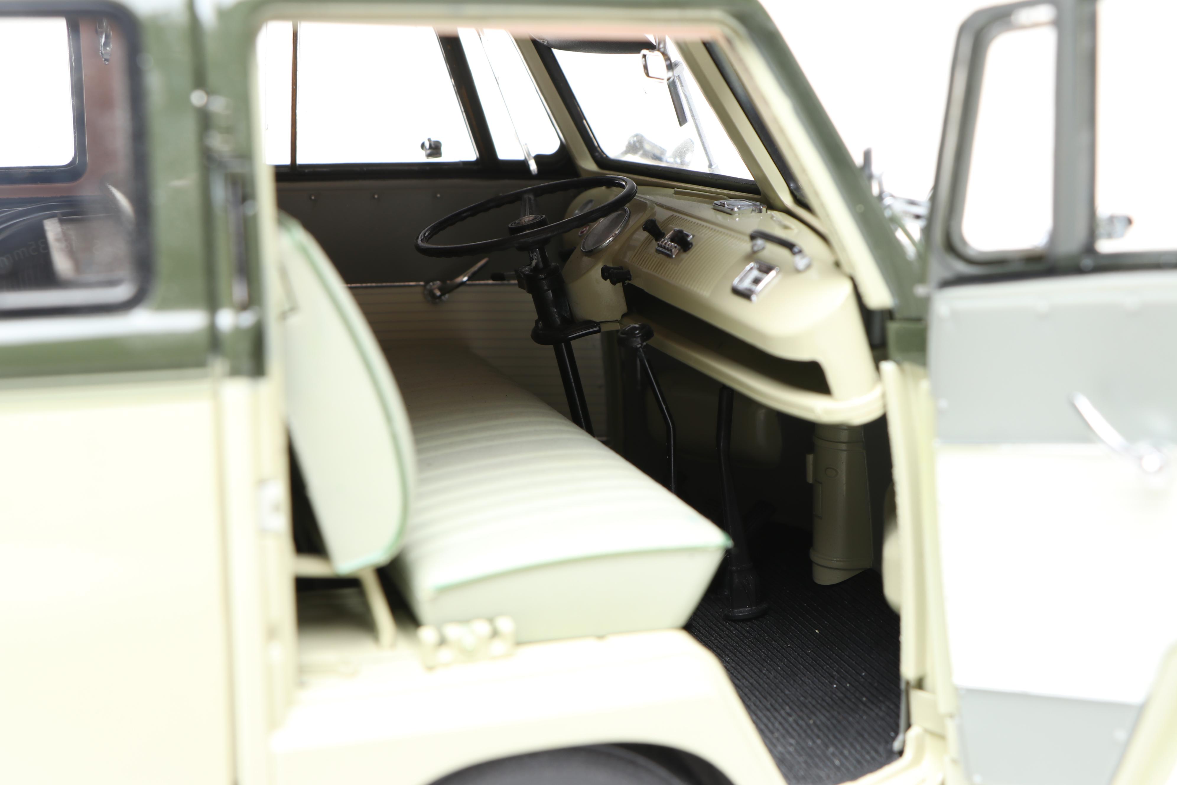 Sun Star Limited Edition 1957 Volkswagen Standard Bus