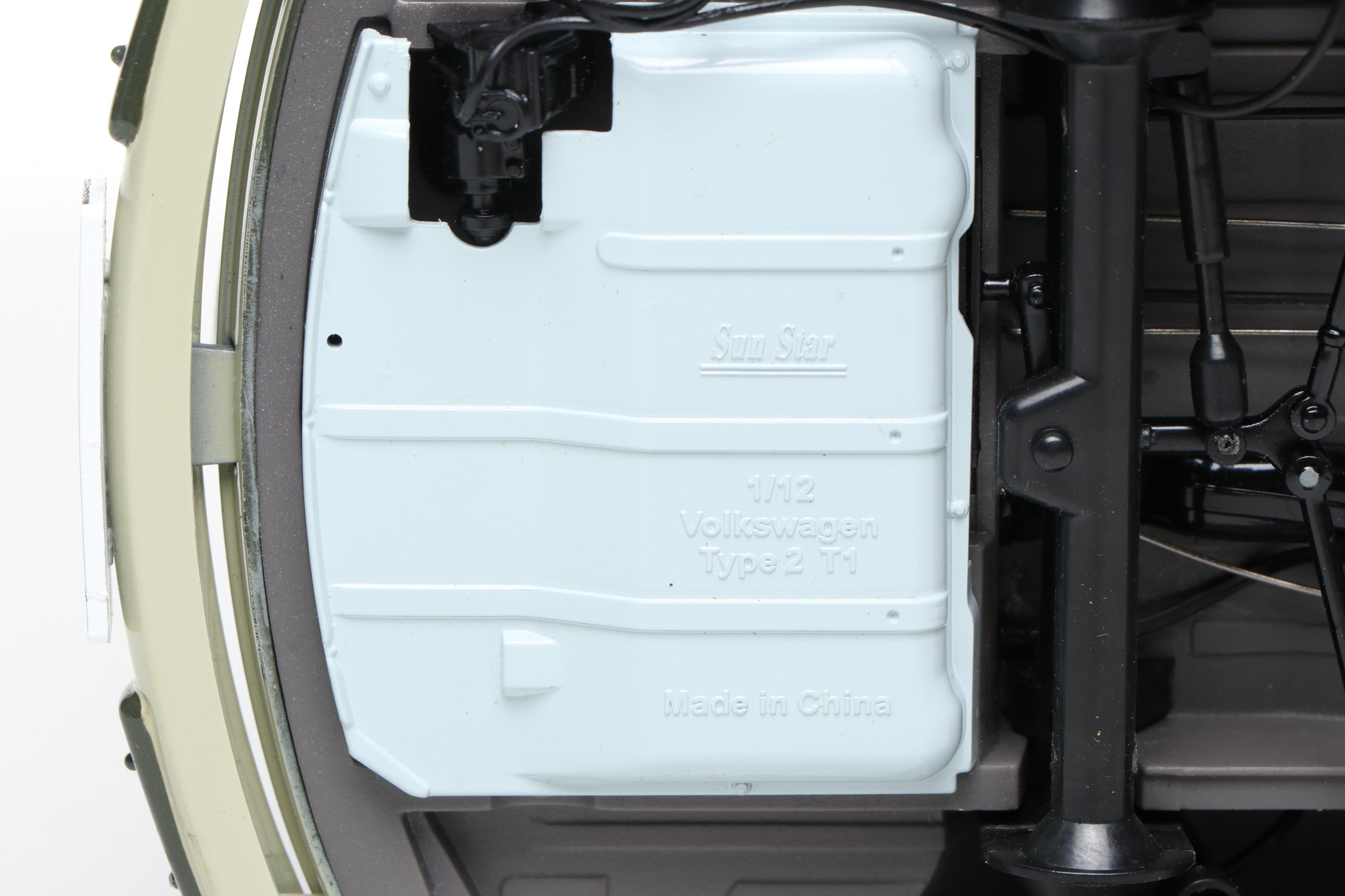 Sun Star Limited Edition 1957 Volkswagen Standard Bus