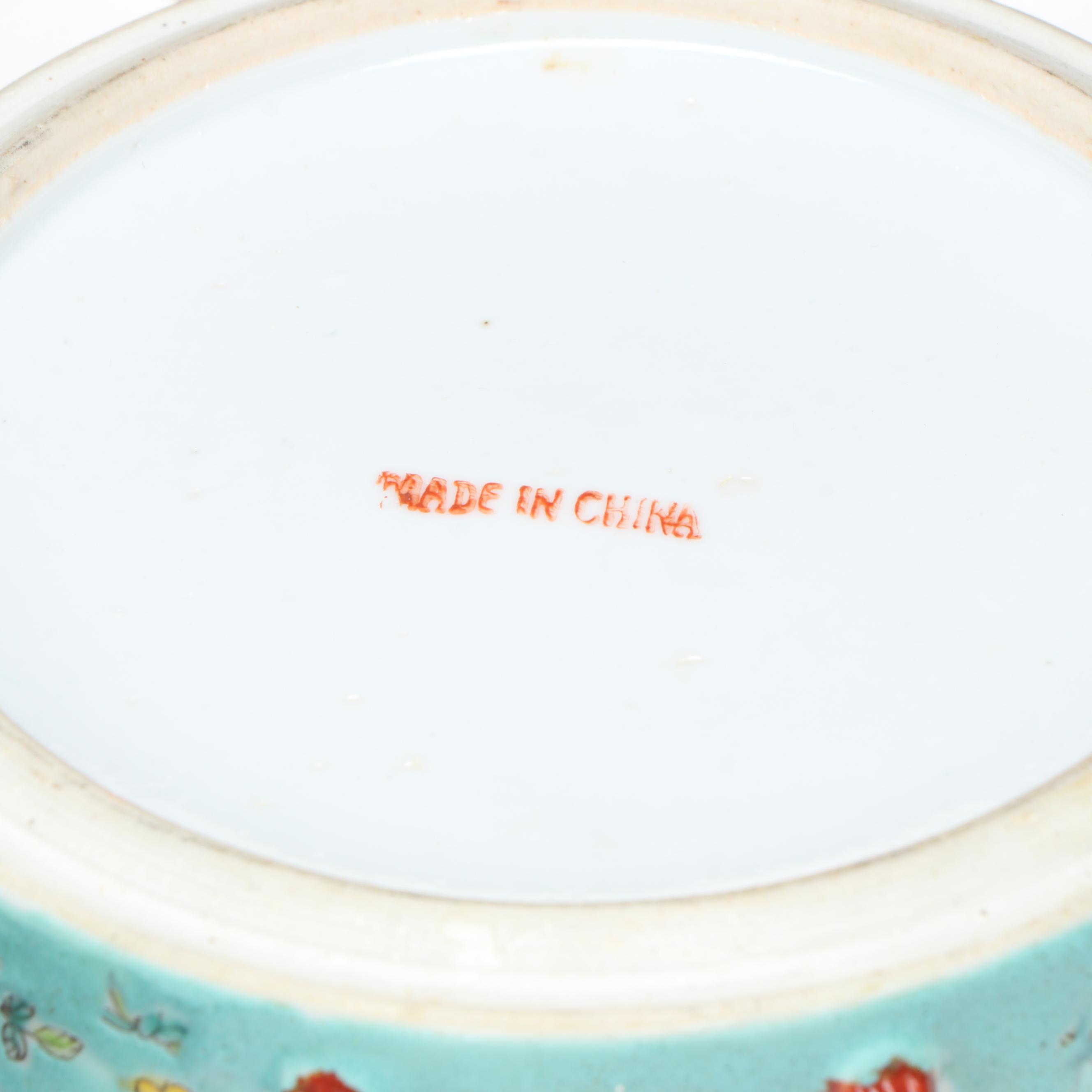 Chinese Porcelain Stacking Server with More Porcelain Tableware