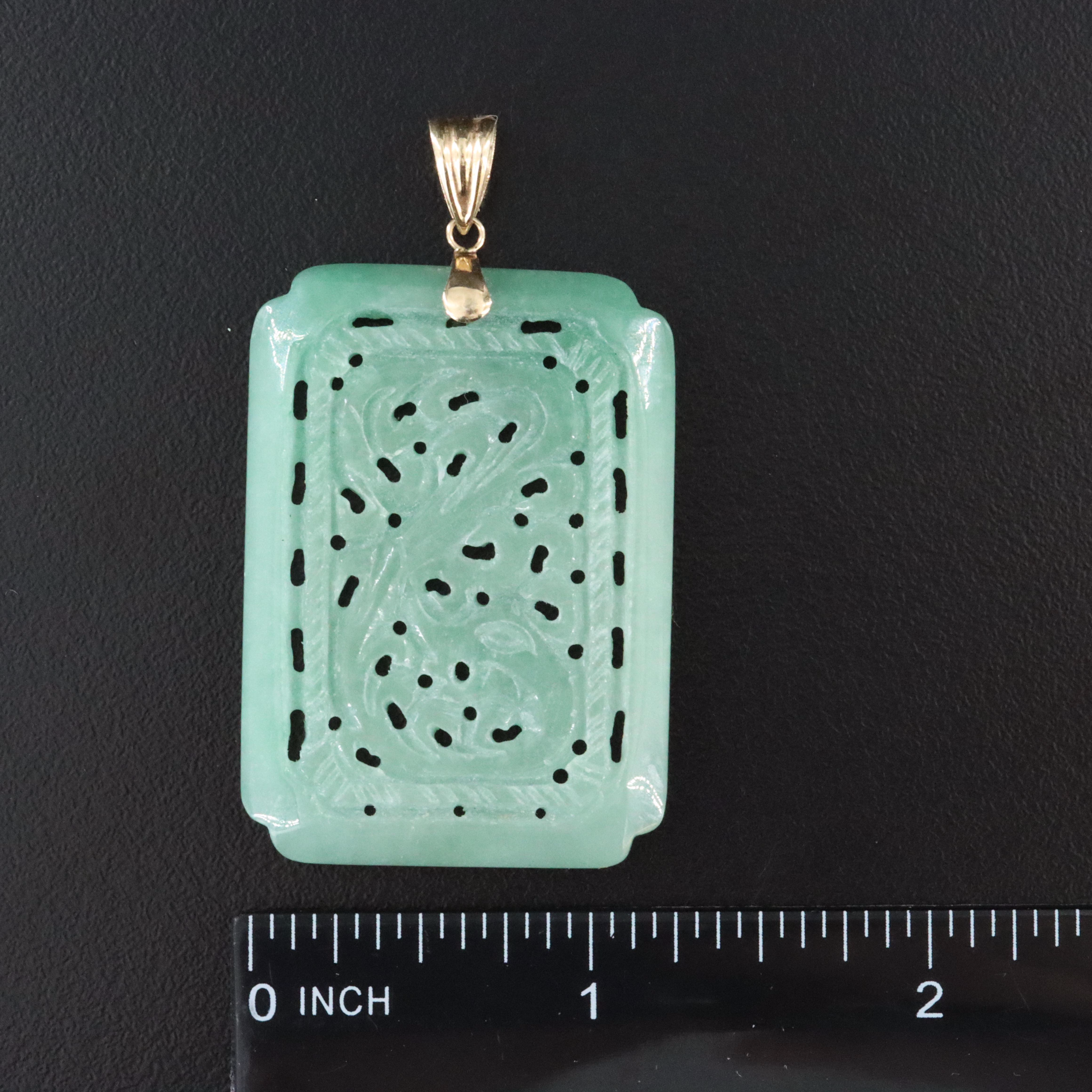 10K Jadeite Carved Pendant