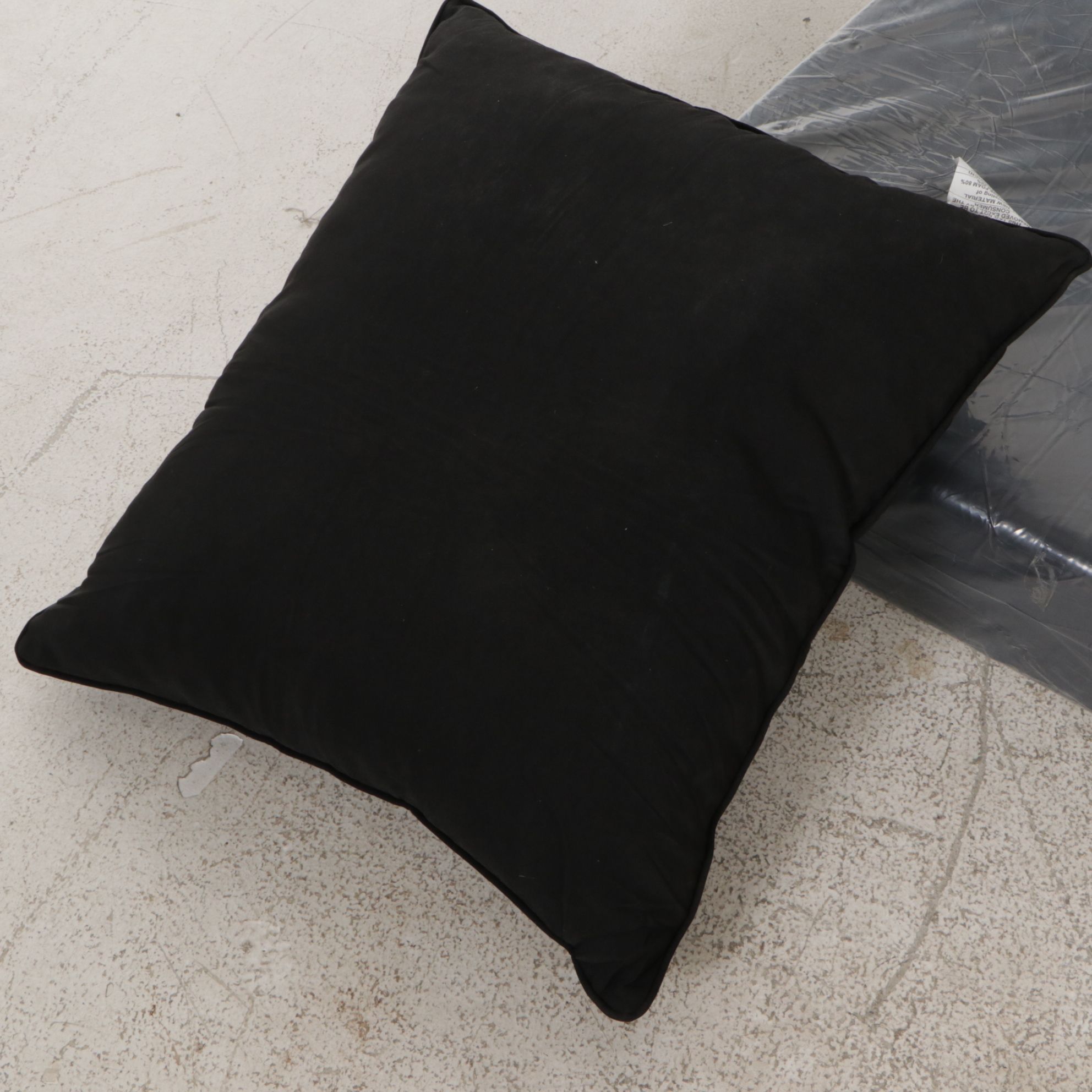 Favoyard Beige Outdoor Seat Cushions with Black Cushion and Throw Pillow