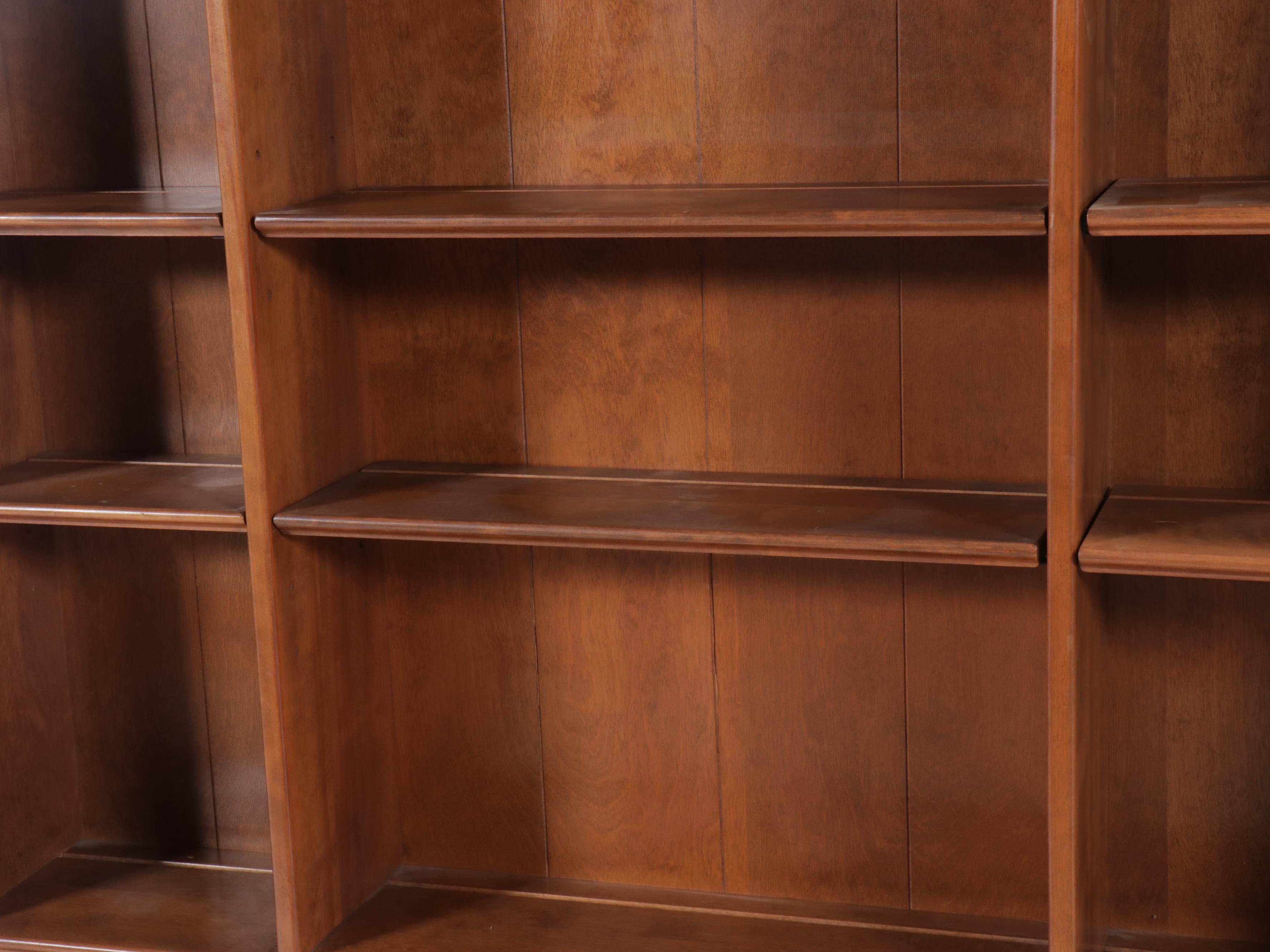 Ethan Allen by Baumritter Colonial Style Hutch, Mid to Late 20th Century