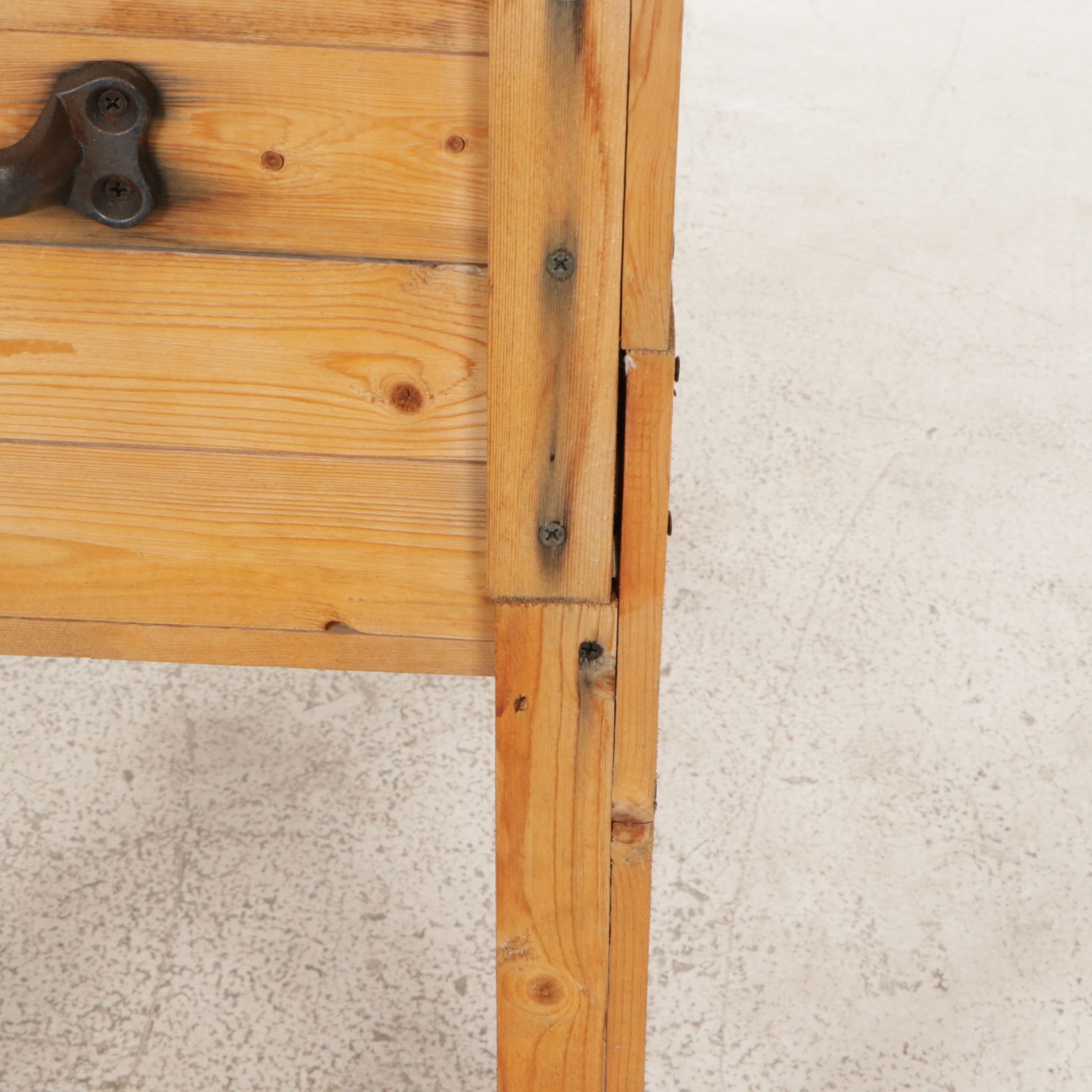 Wooden Patio Beverage Cooler with Bird Motif