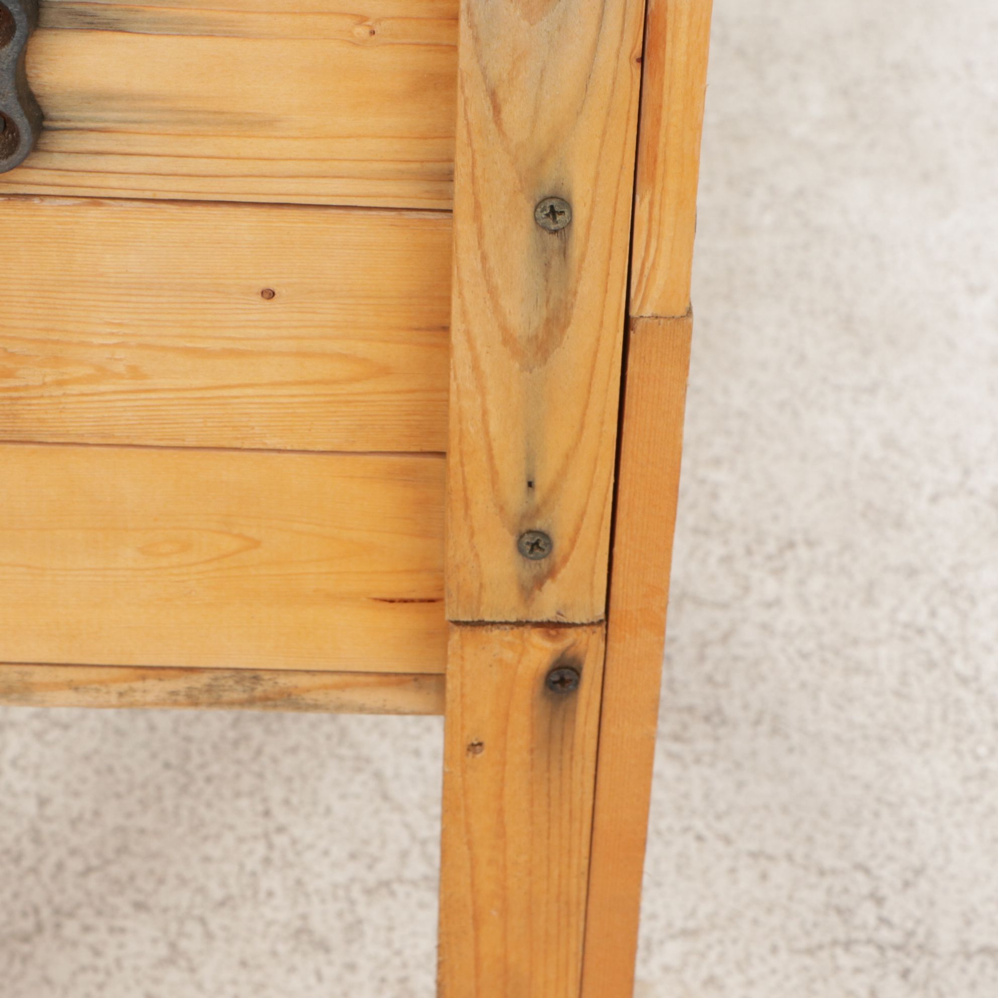 Wooden Patio Beverage Cooler with Bird Motif