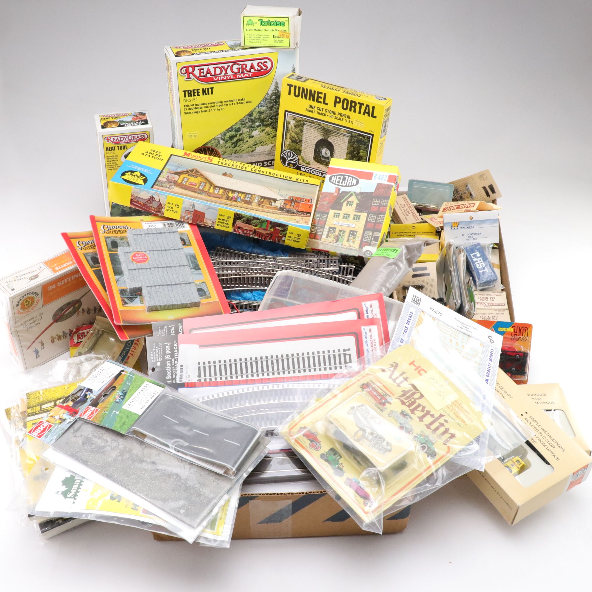 Miniature Train Kits Including HO Scale Railroad Scenery, Diecast Models & More