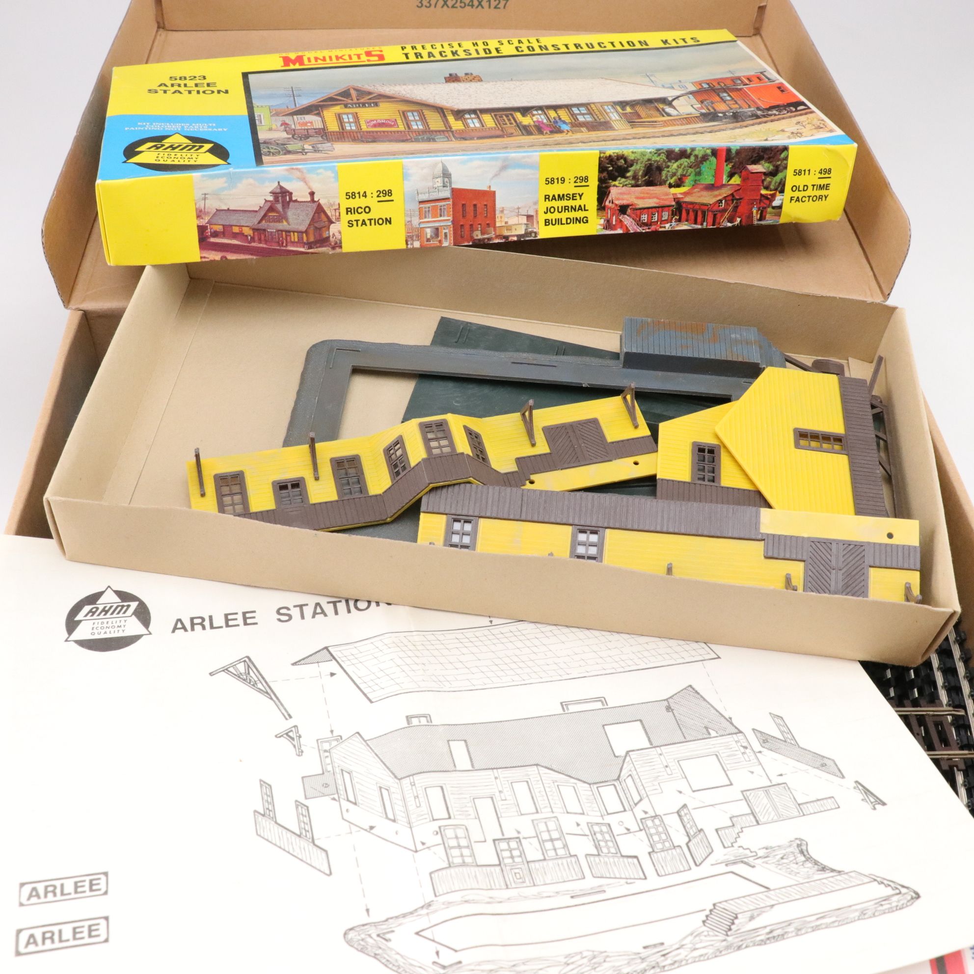 Miniature Train Kits Including HO Scale Railroad Scenery, Diecast Models & More
