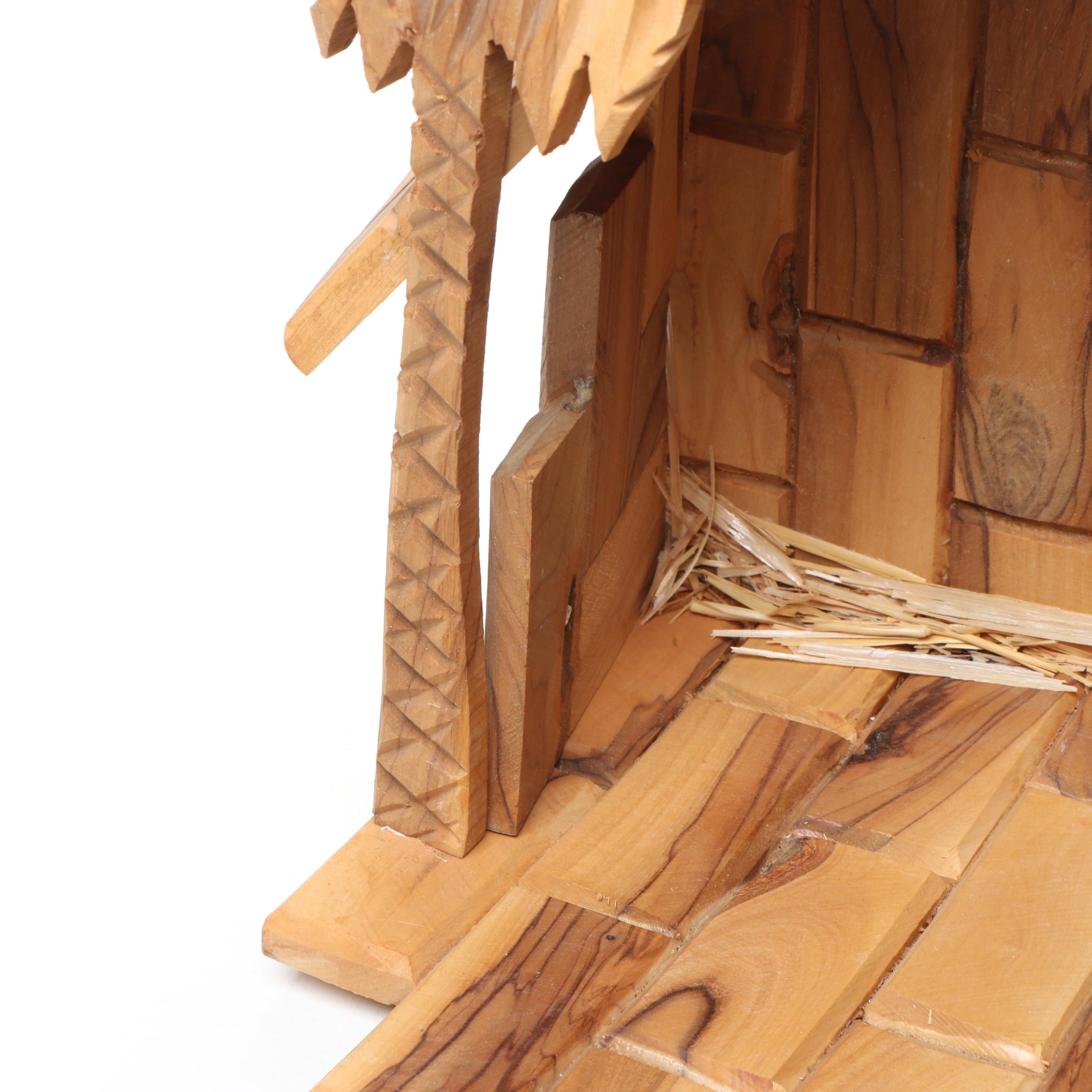 Fontanini Baby Jesus and Carved Olive Wood Nativity Scene