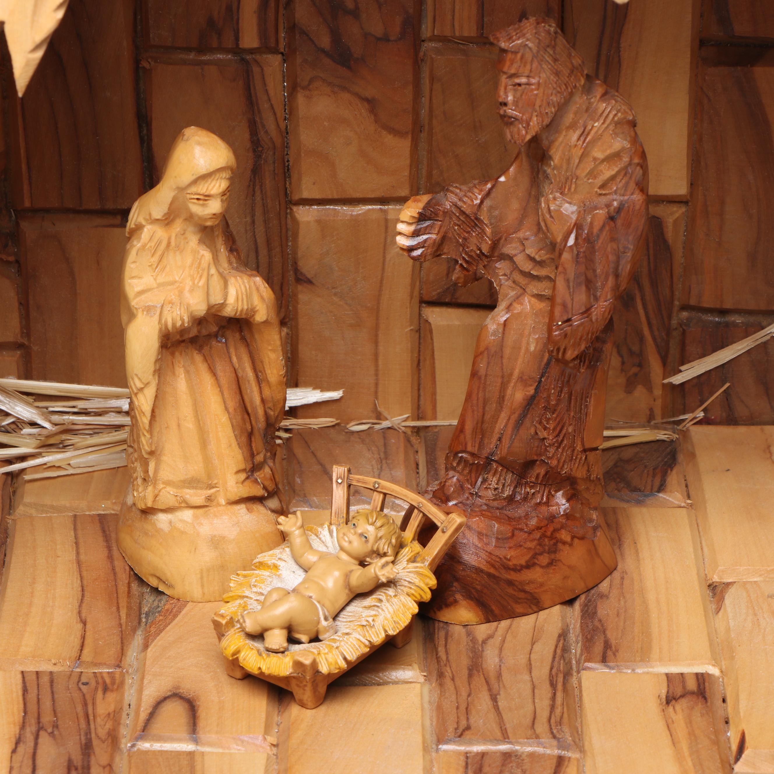 Fontanini Baby Jesus and Carved Olive Wood Nativity Scene