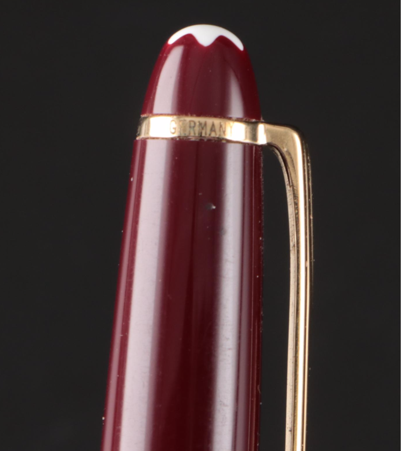 Montblanc Meisterstück Burgundy Ballpoint Pen