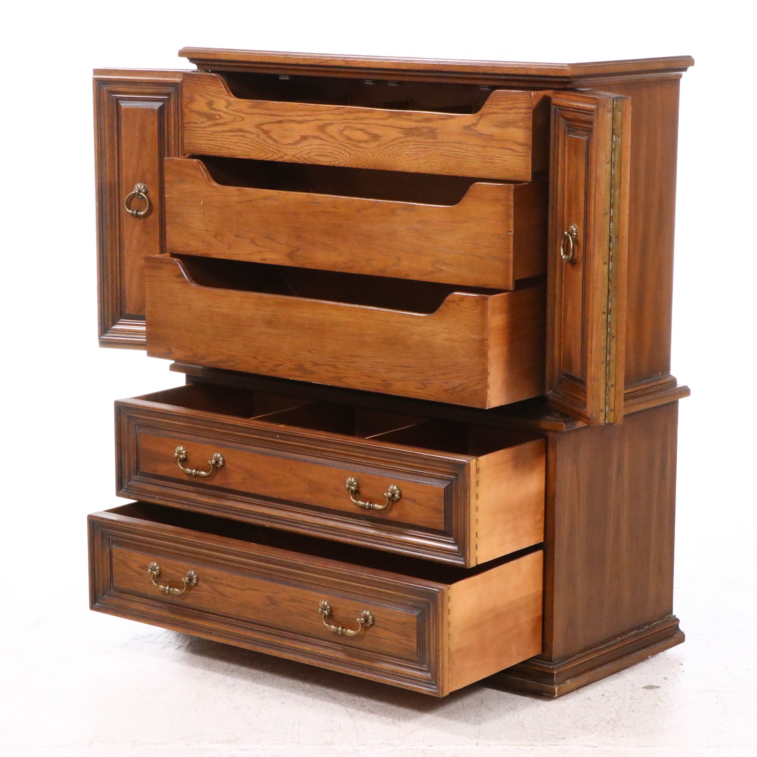 Henredon Walnut Chest of Drawers, Late 20th century
