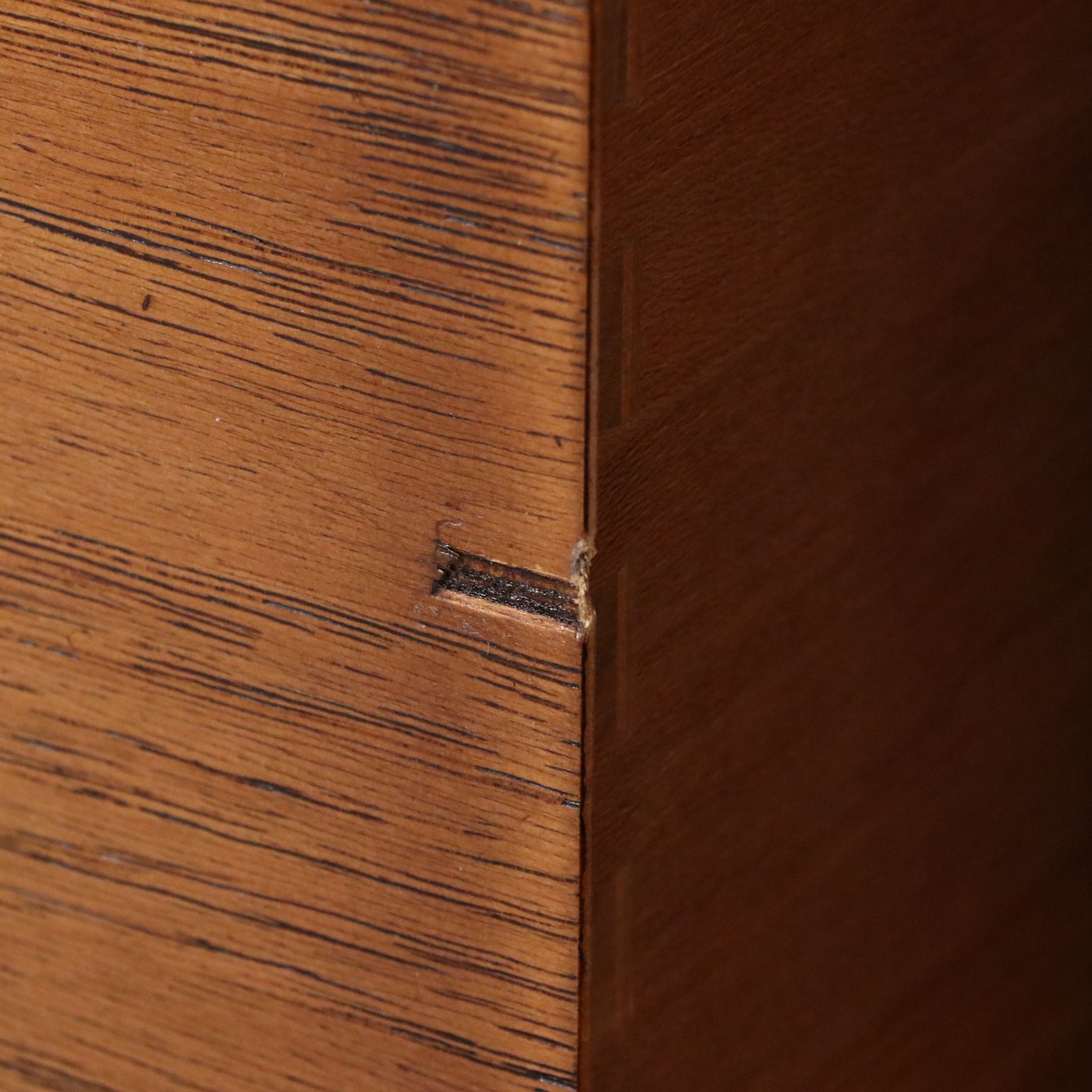 Henredon Walnut Chest of Drawers, Late 20th century