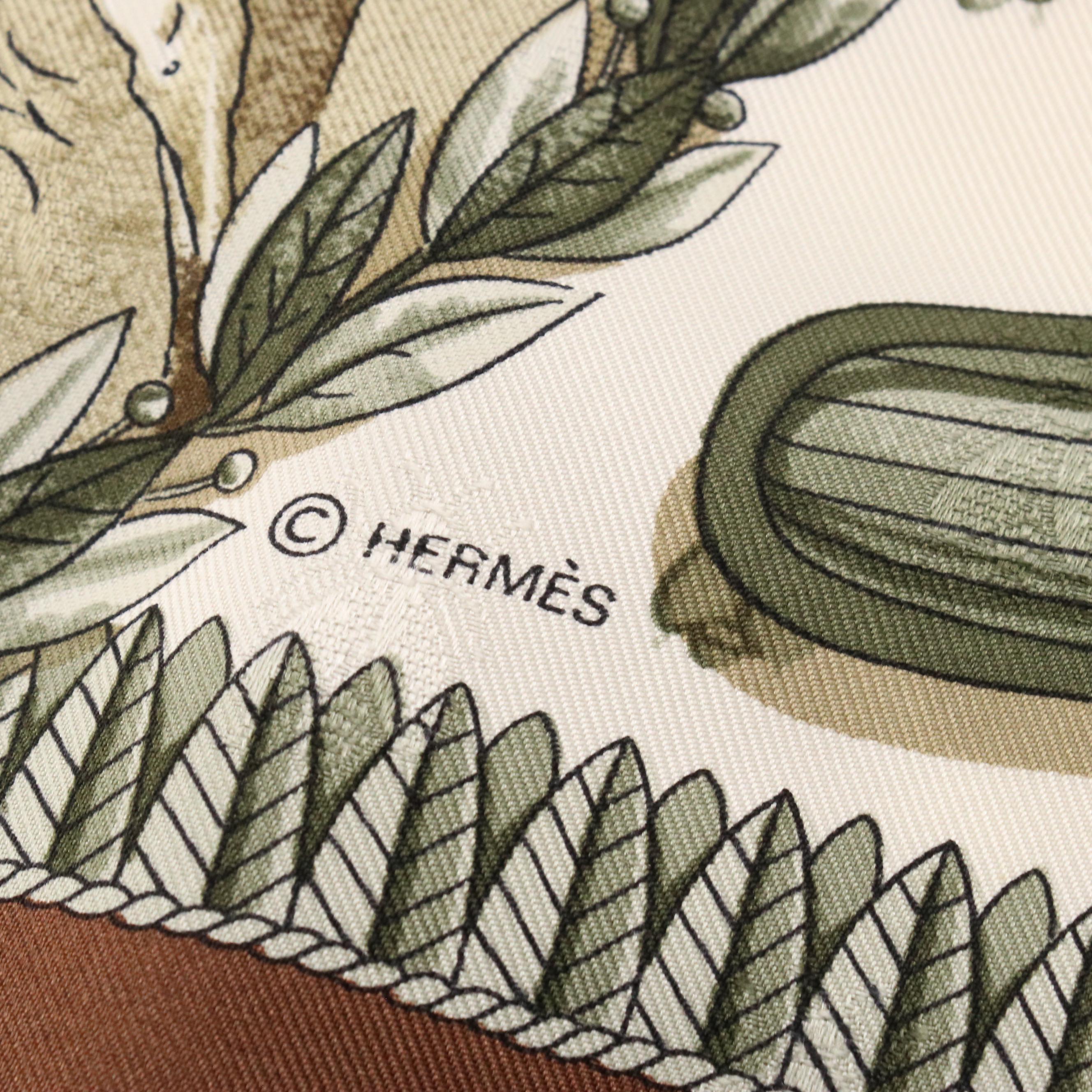 Hermès "Napoléon" Scarf 90 in Silk Bee Jacquard with Box