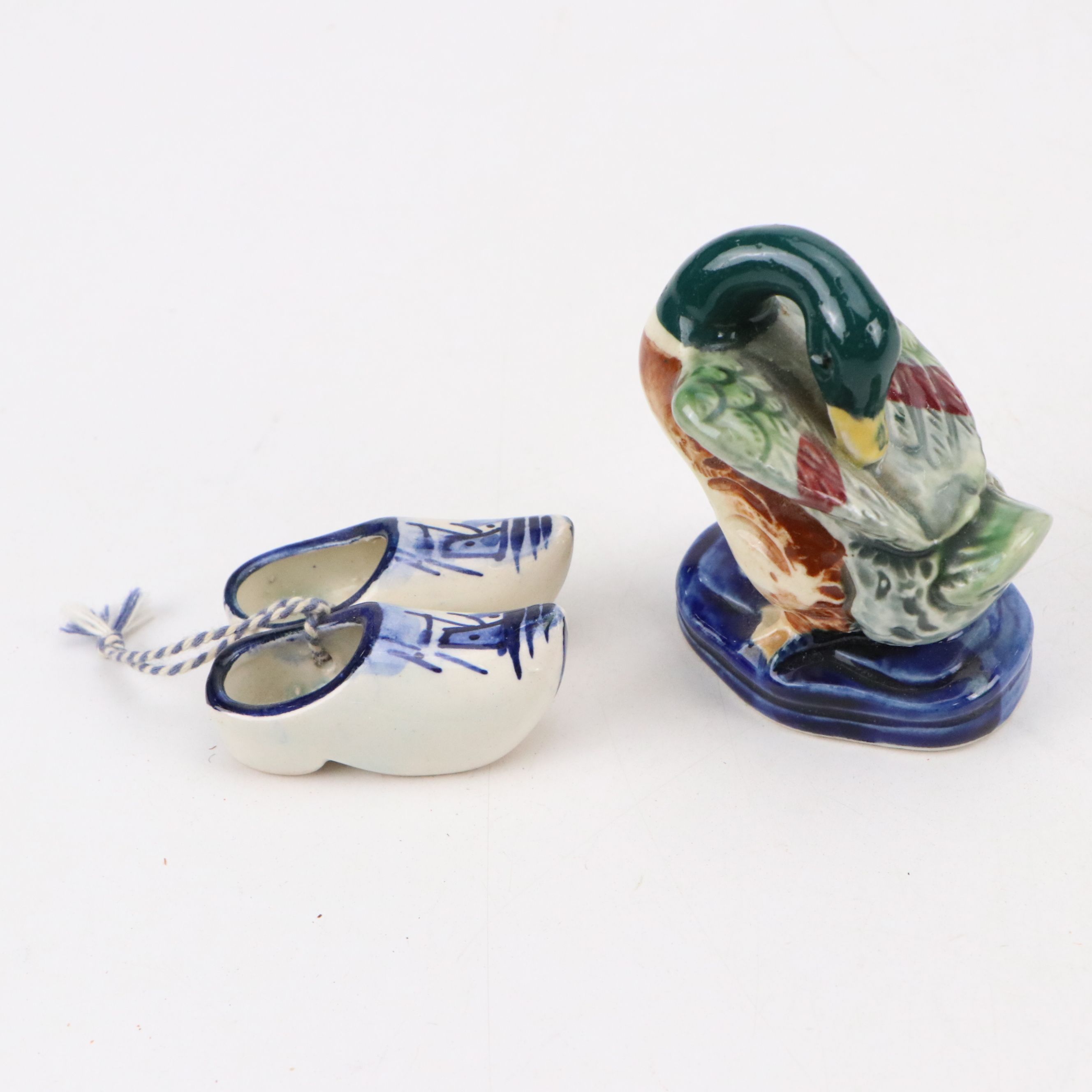 "Washington Crossing the Delaware" with Other Decorative Tiles and Figurines