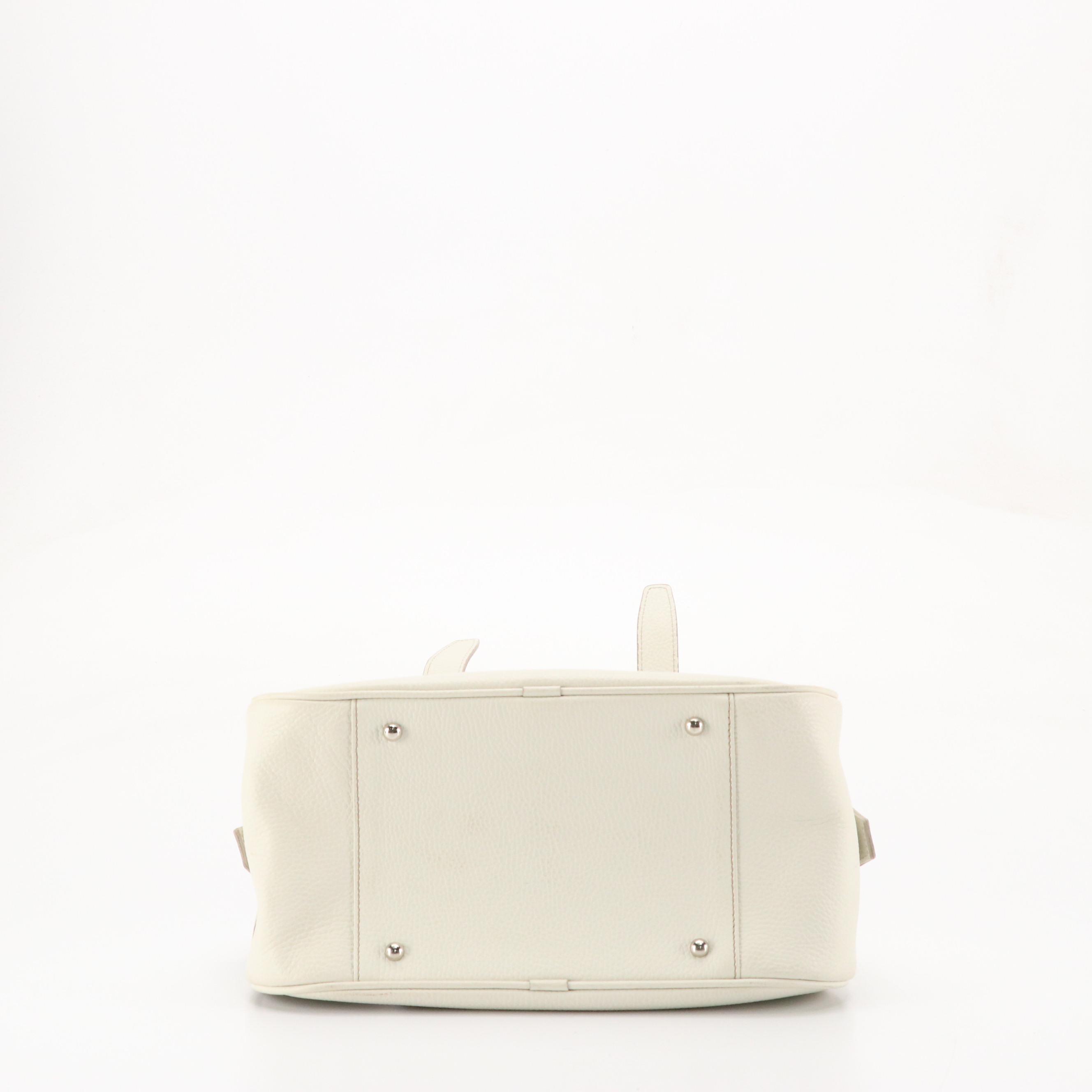 Burberry White Grain Leather Zip Top Shoulder Bag with House Check Lining