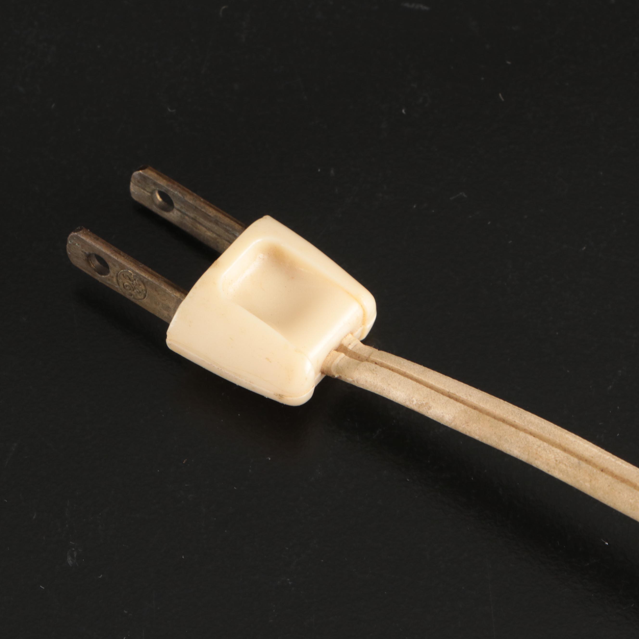 Clear Plastic Water Fountain with Lotus Flower Spigot