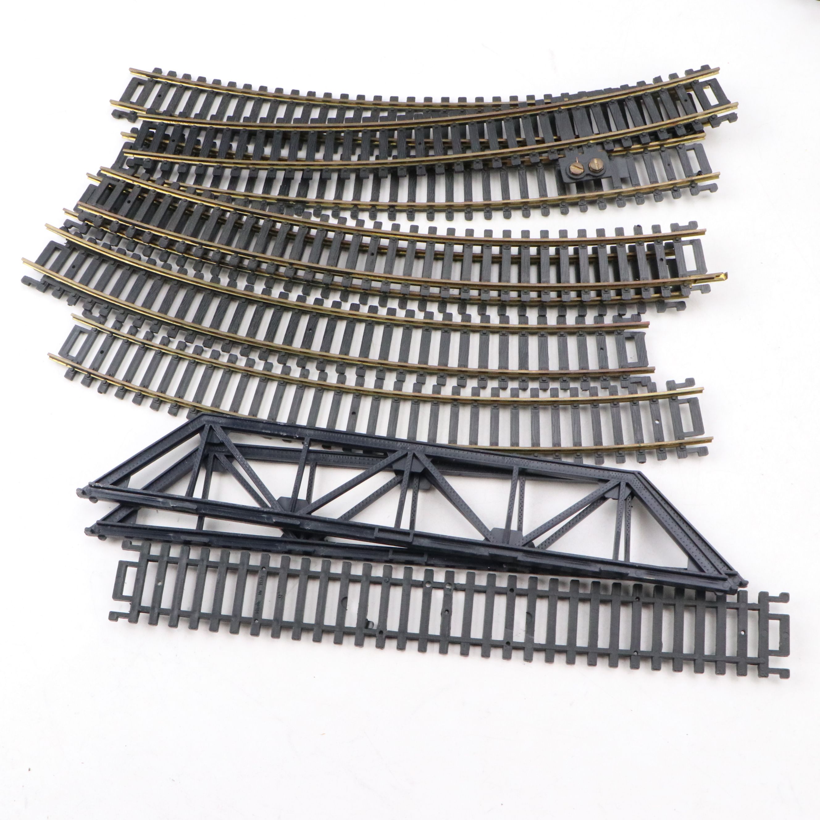 AHM Santa Fe HO Scale Locomotive with Boxcars and Model Train Accessories