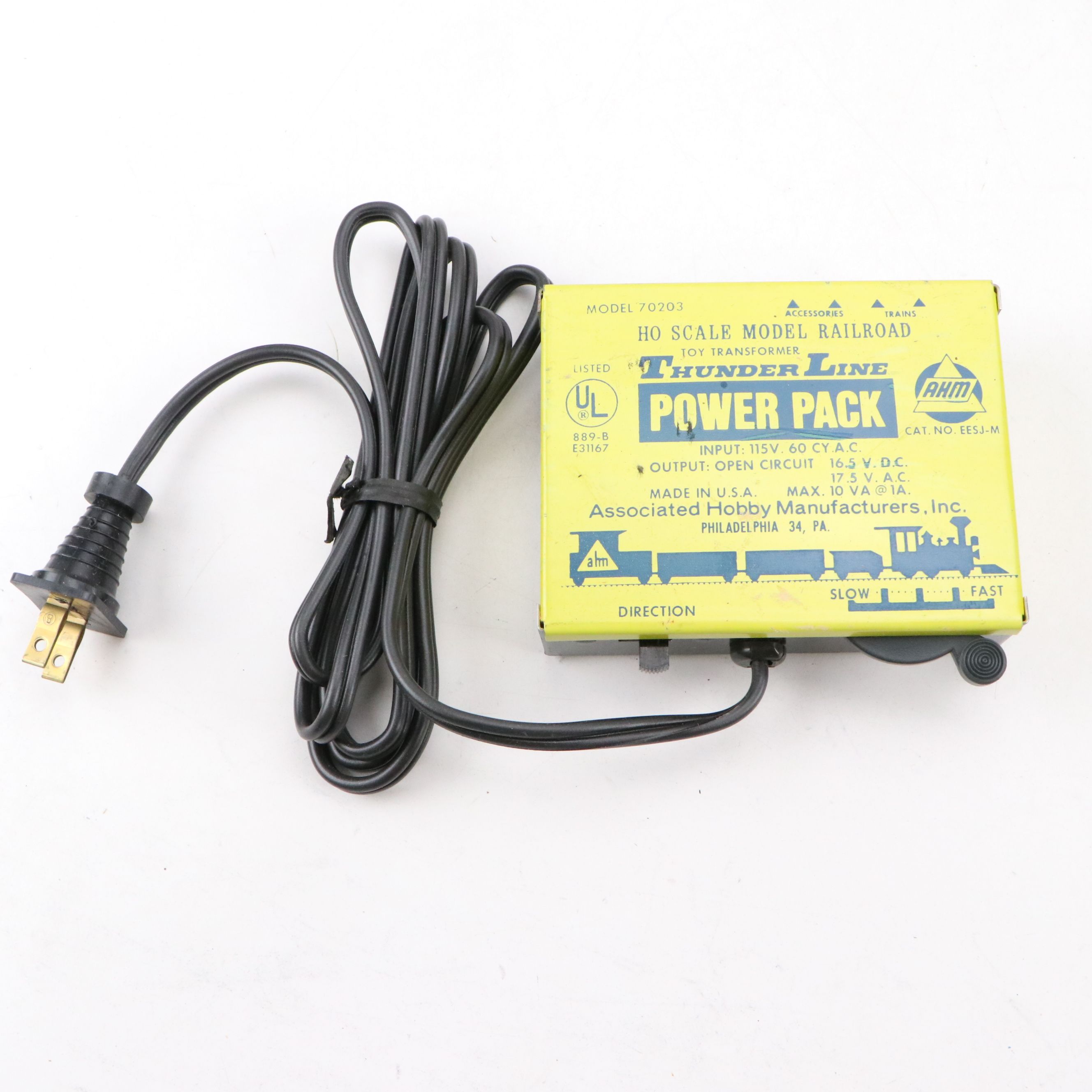 AHM Santa Fe HO Scale Locomotive with Boxcars and Model Train Accessories