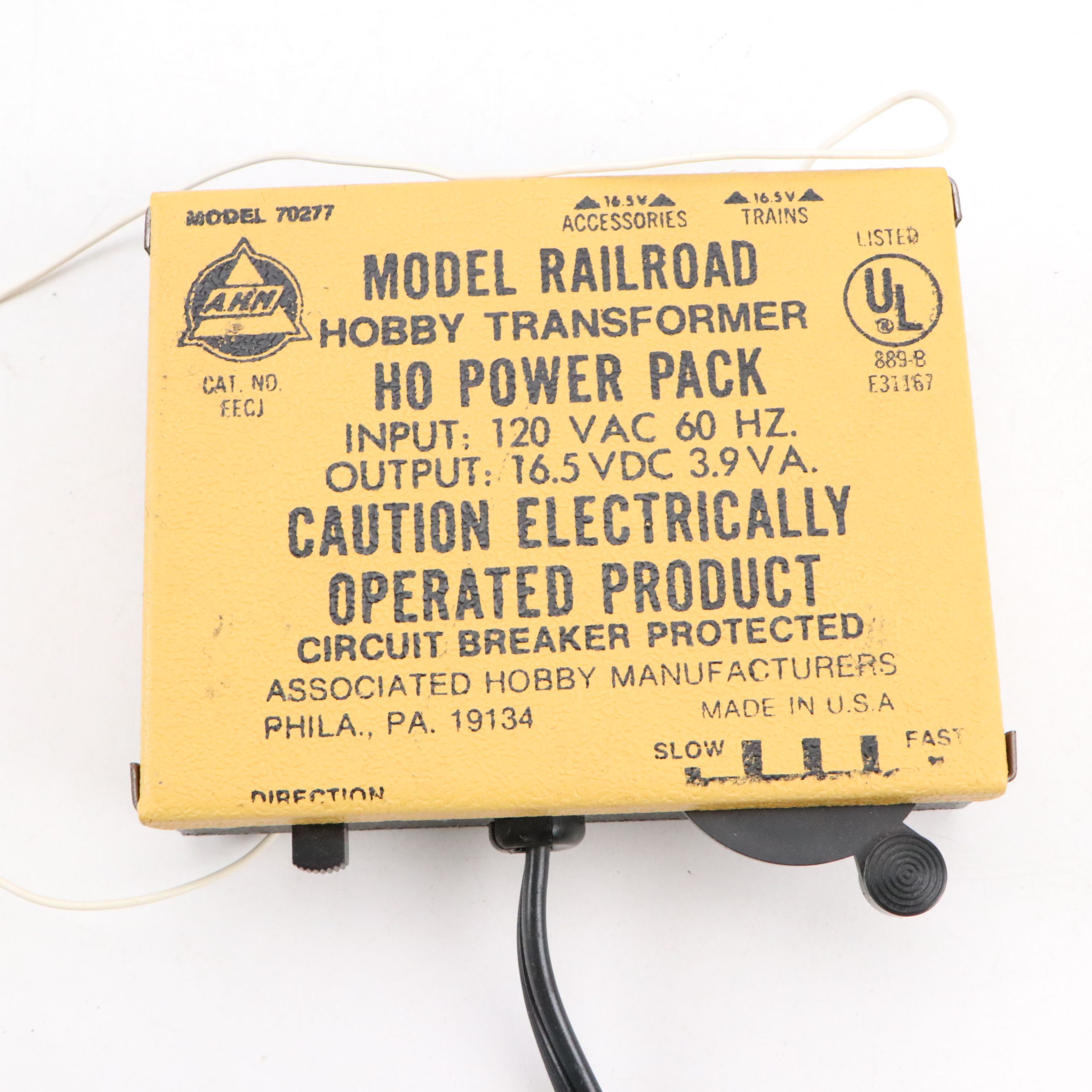 AHM Santa Fe HO Scale Locomotive with Boxcars and Model Train Accessories