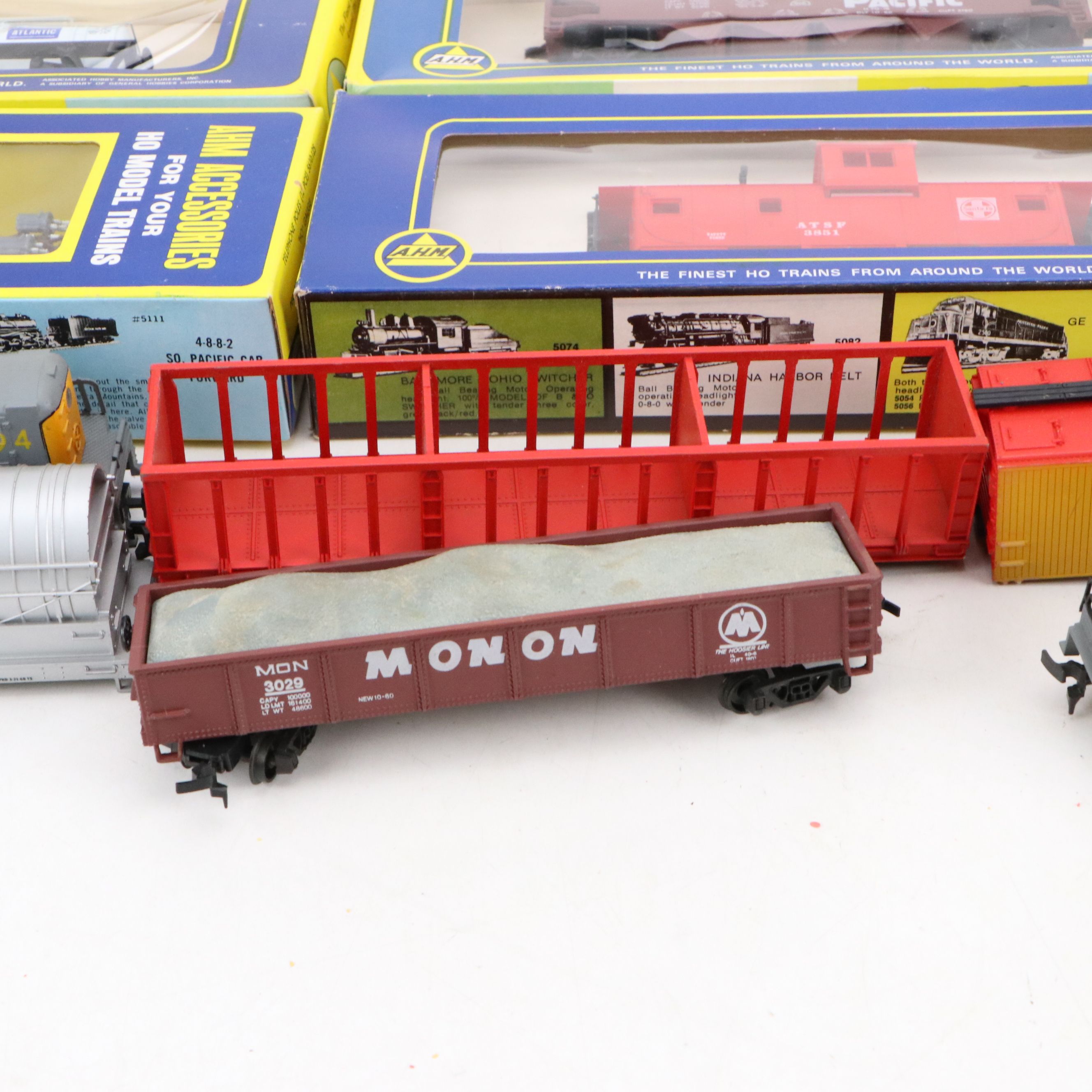 AHM Santa Fe HO Scale Locomotive with Boxcars and Model Train Accessories