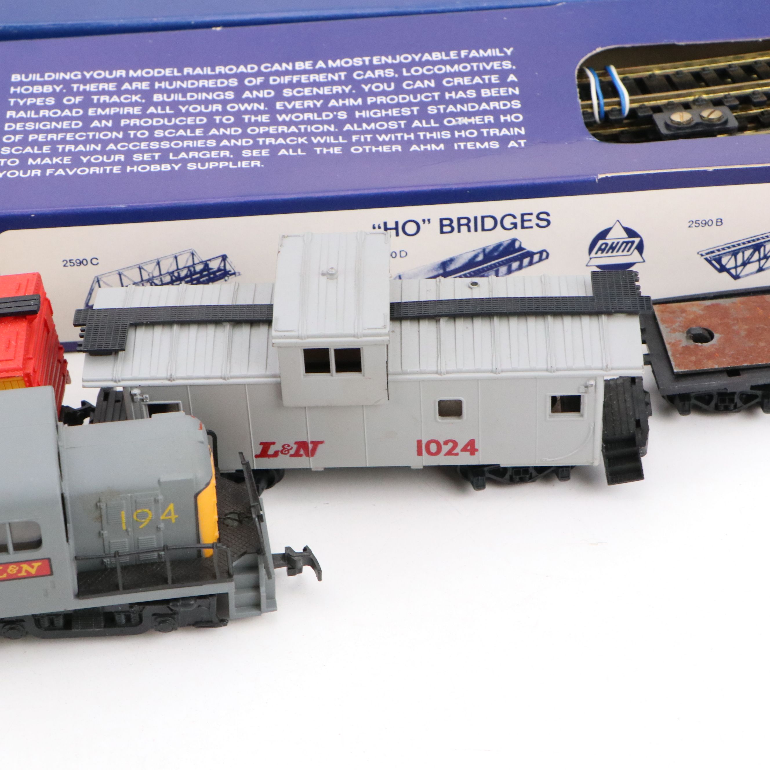 AHM Santa Fe HO Scale Locomotive with Boxcars and Model Train Accessories