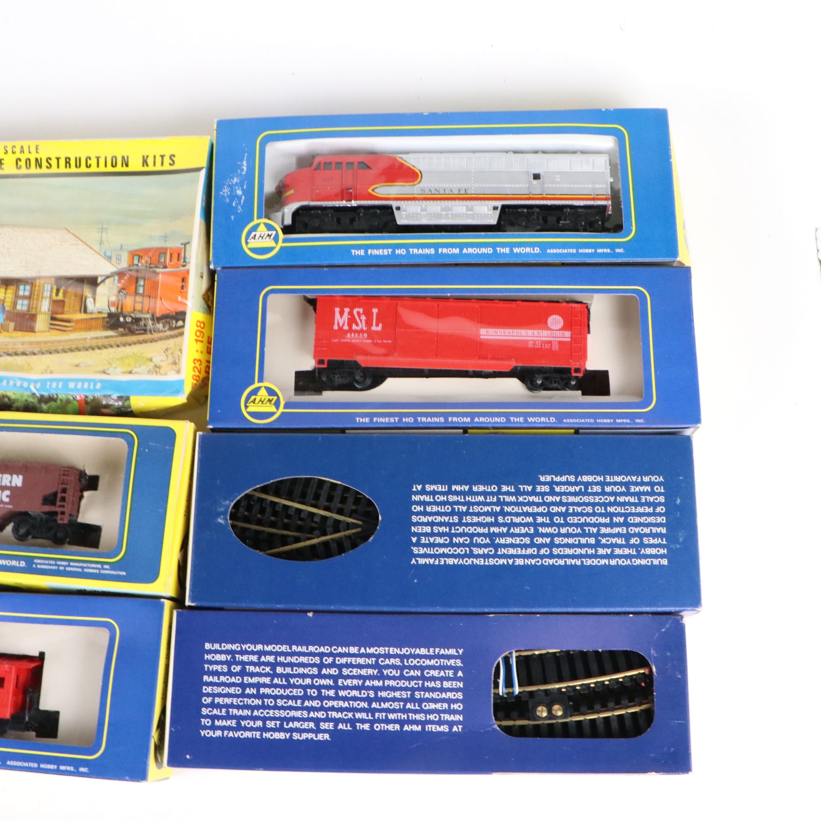 AHM Santa Fe HO Scale Locomotive with Boxcars and Model Train Accessories