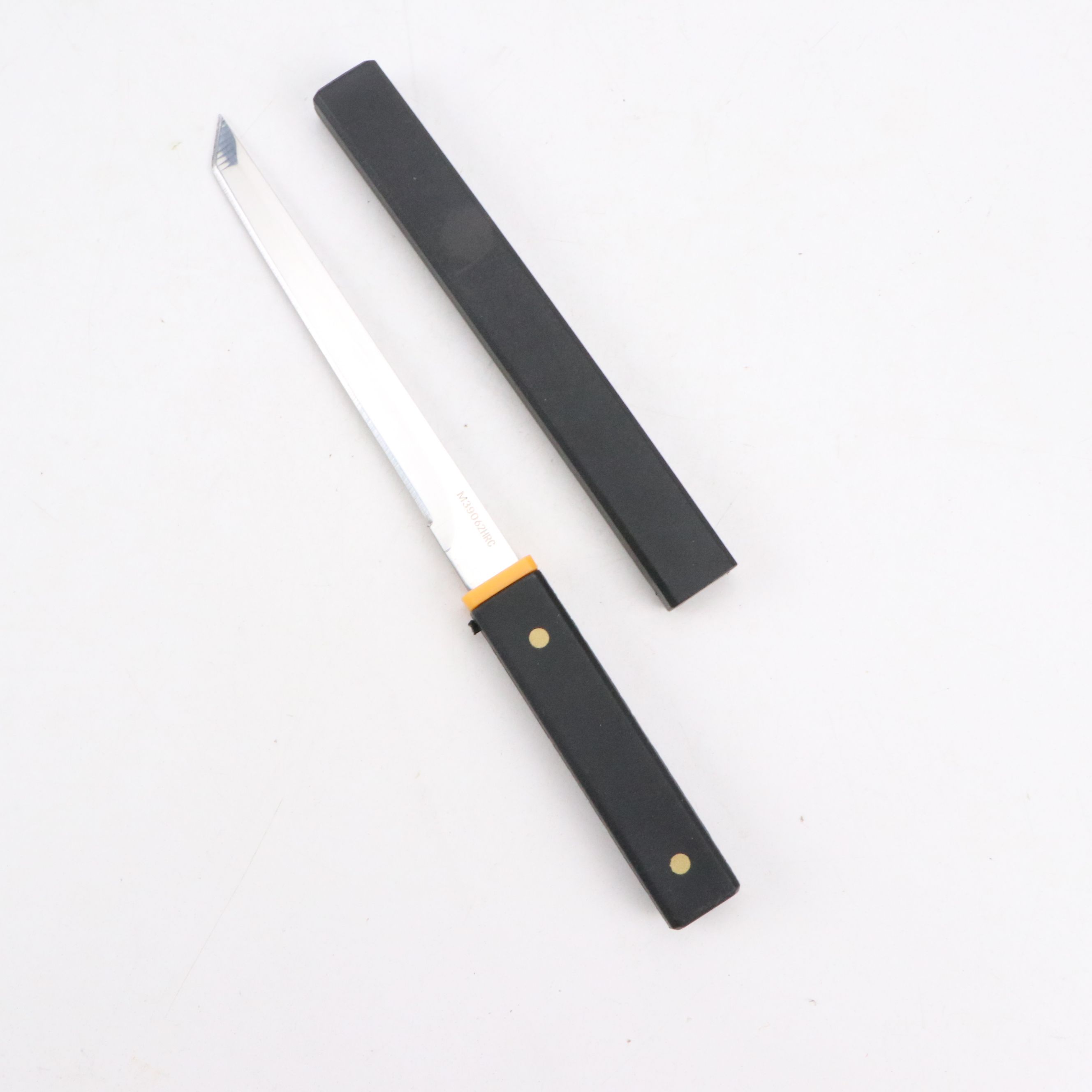 Damascus Steel Hunting Knives and Tantō Blade