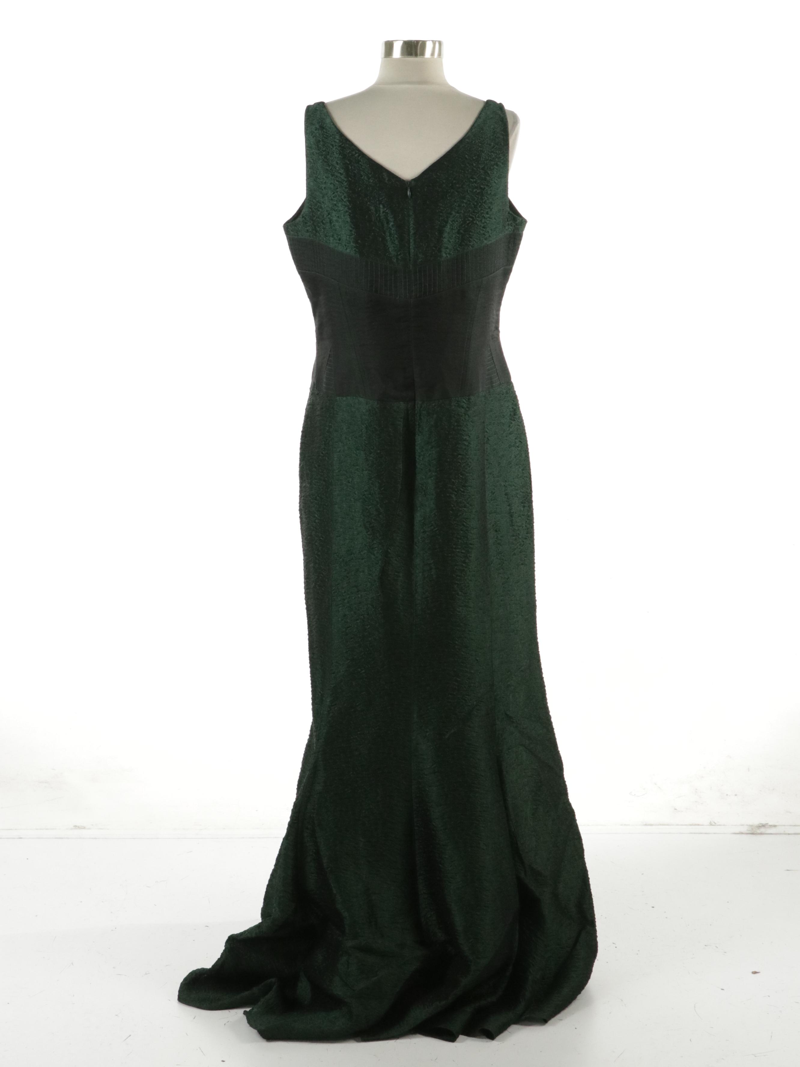 Carolina Herrera Sweetheart Neckline Trumpet Gown in Deep Green Silk Blend