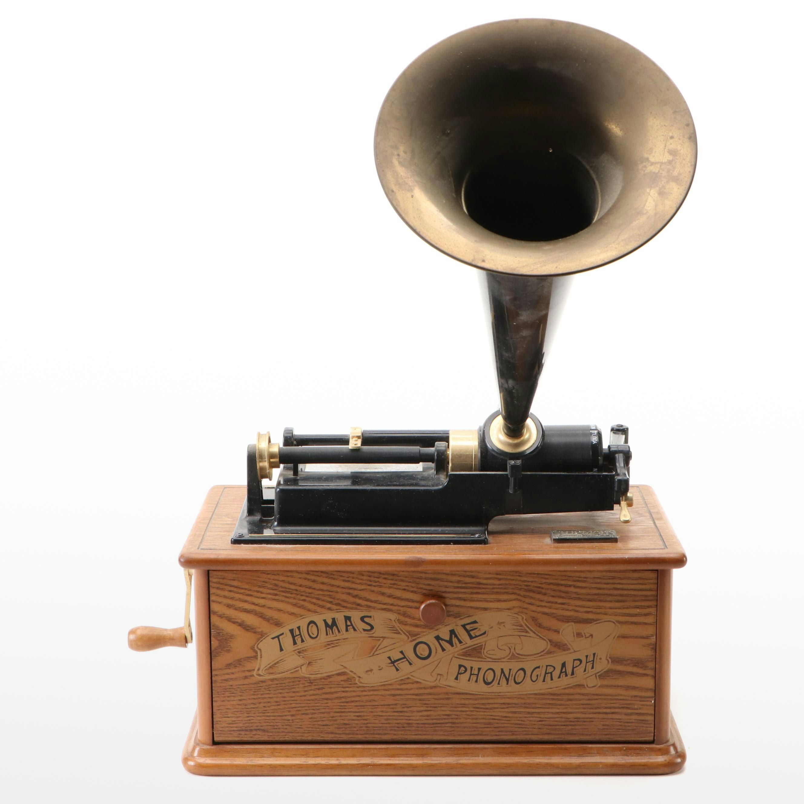 Thomas Collectors Edition Home Phonograph AM-FM Cassette Radio