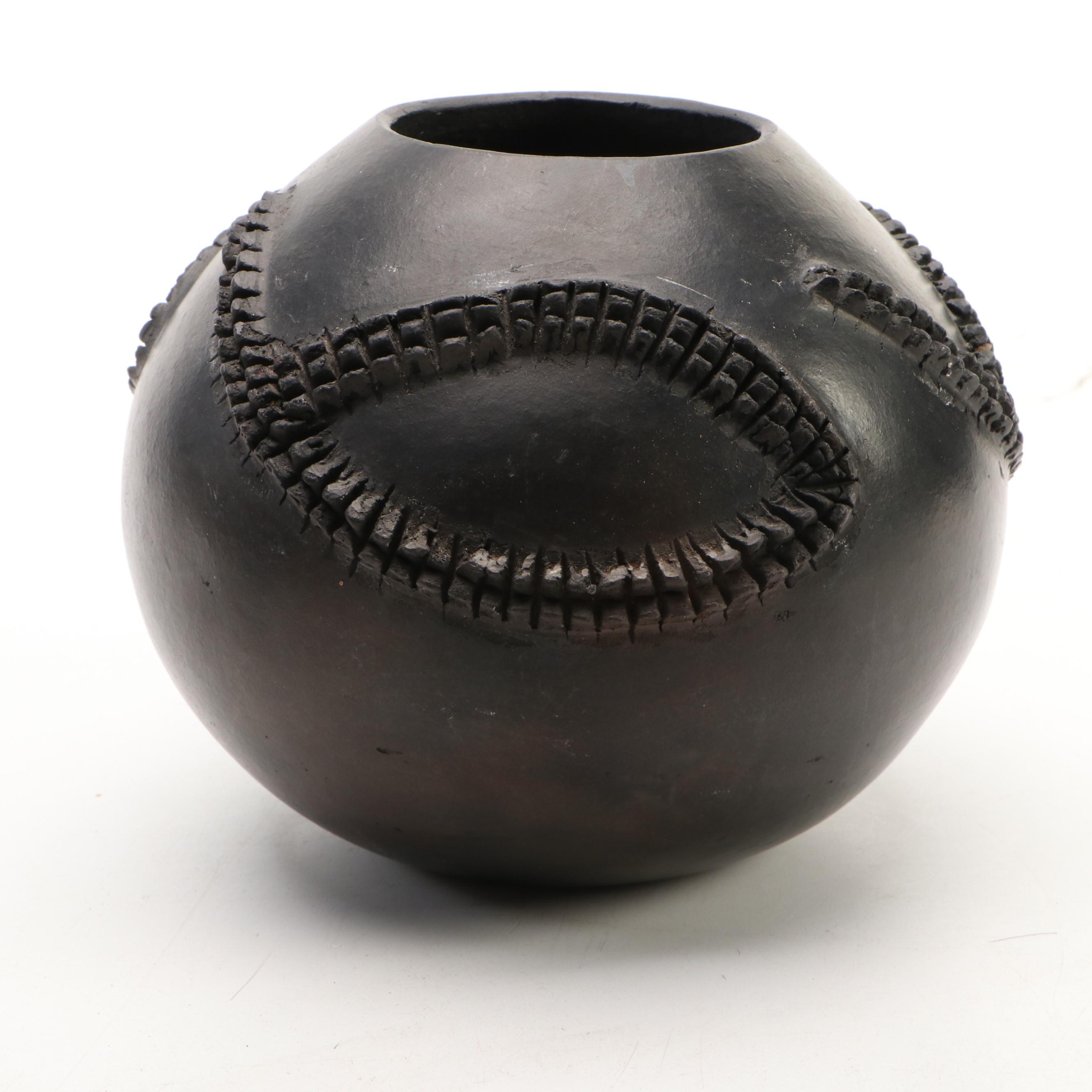 Zulu Ukhamba Black Clay Drinking Cup and Uphiso Fermenting Pot