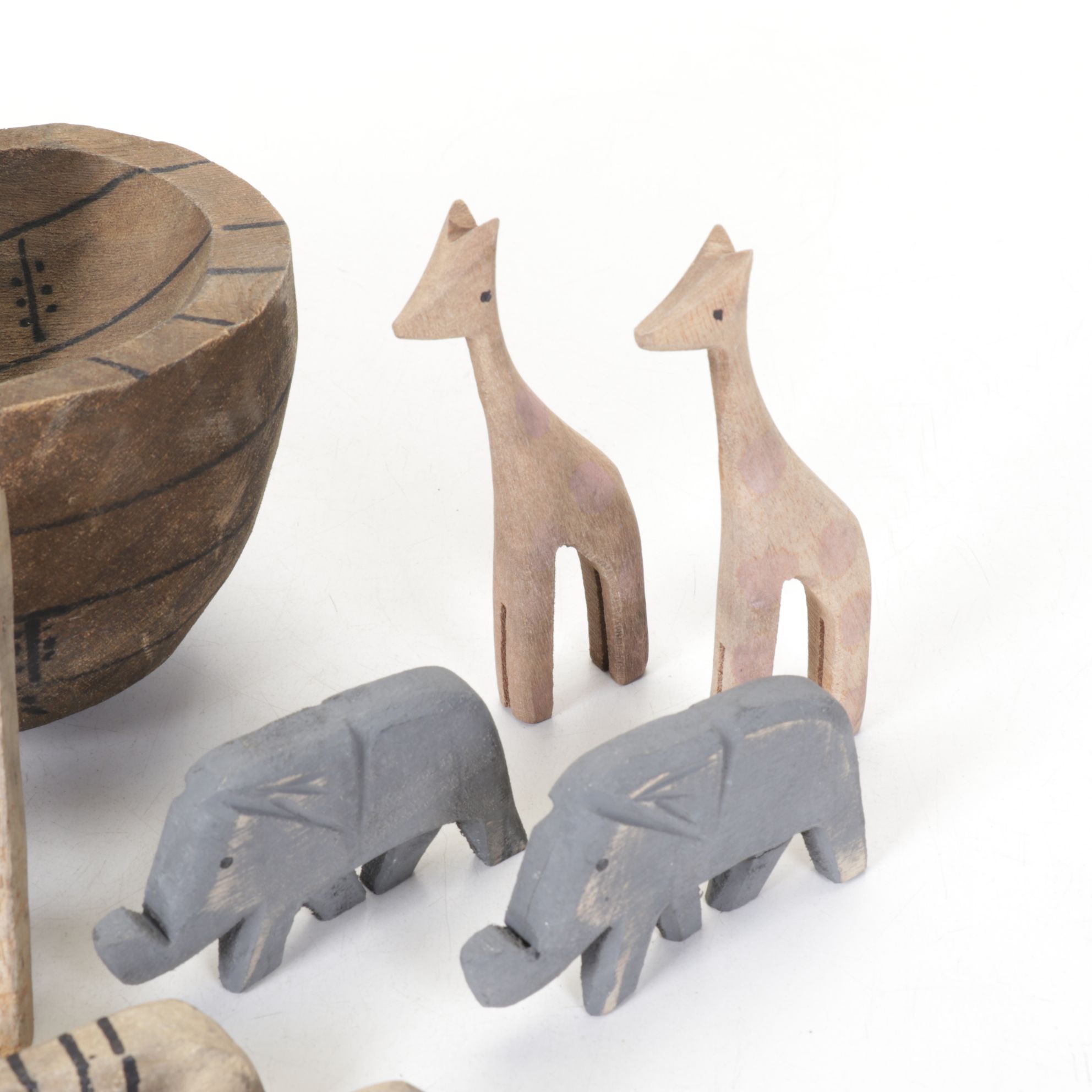 Midwest Creations Carved and Painted Wood Noah's Ark with Animal Figurines