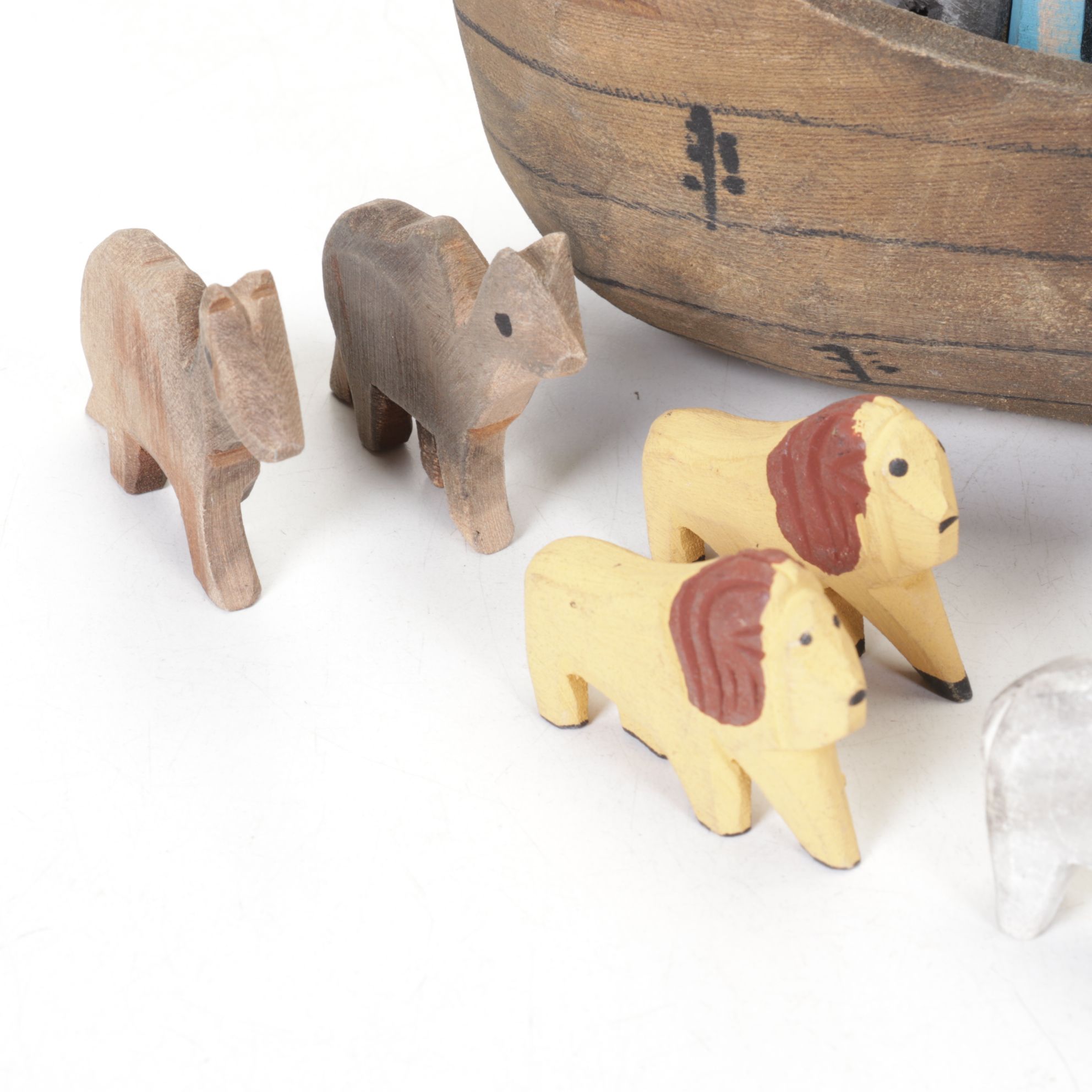 Midwest Creations Carved and Painted Wood Noah's Ark with Animal Figurines